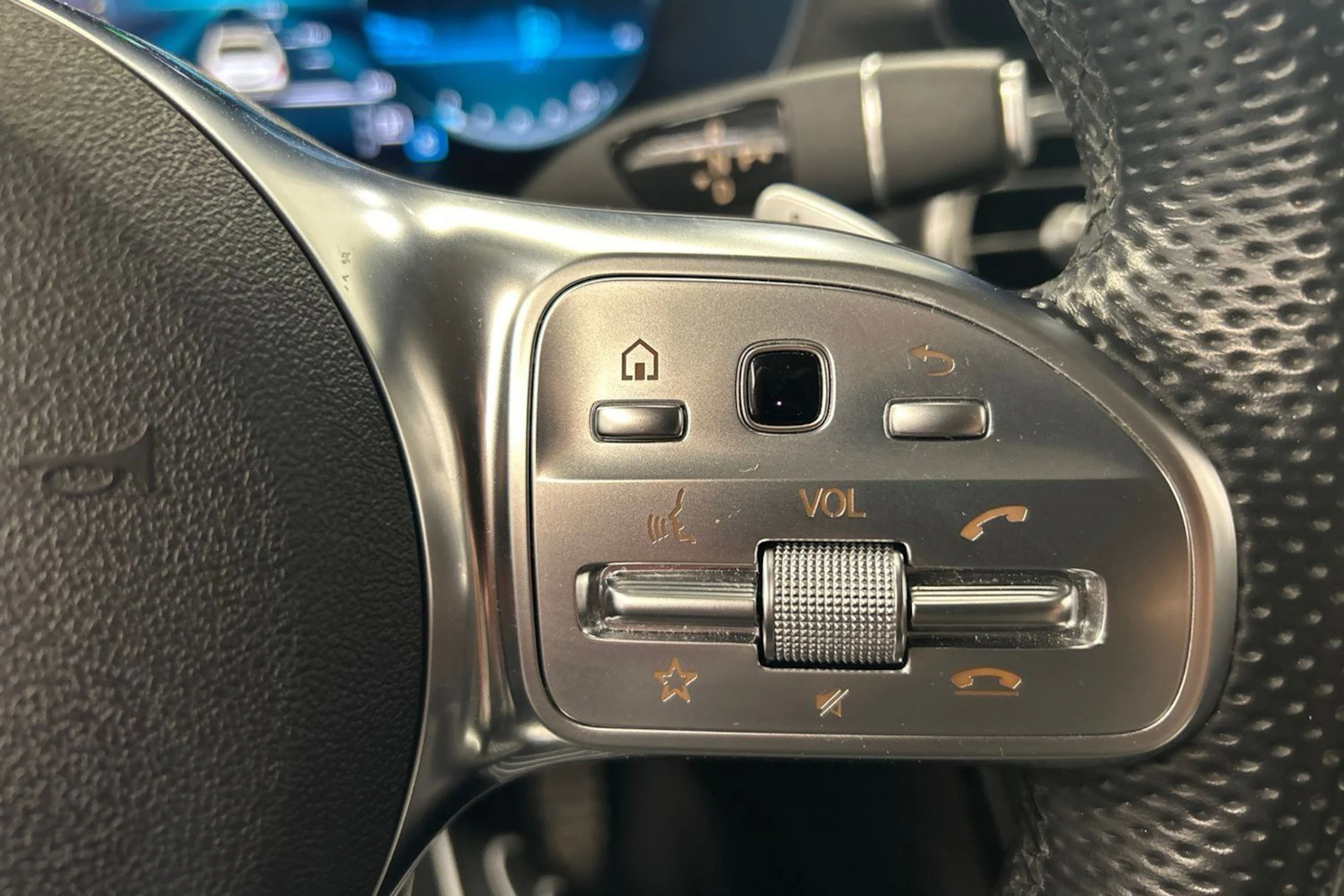 musta Mercedes-Benz GLC 2021 kuva 21.