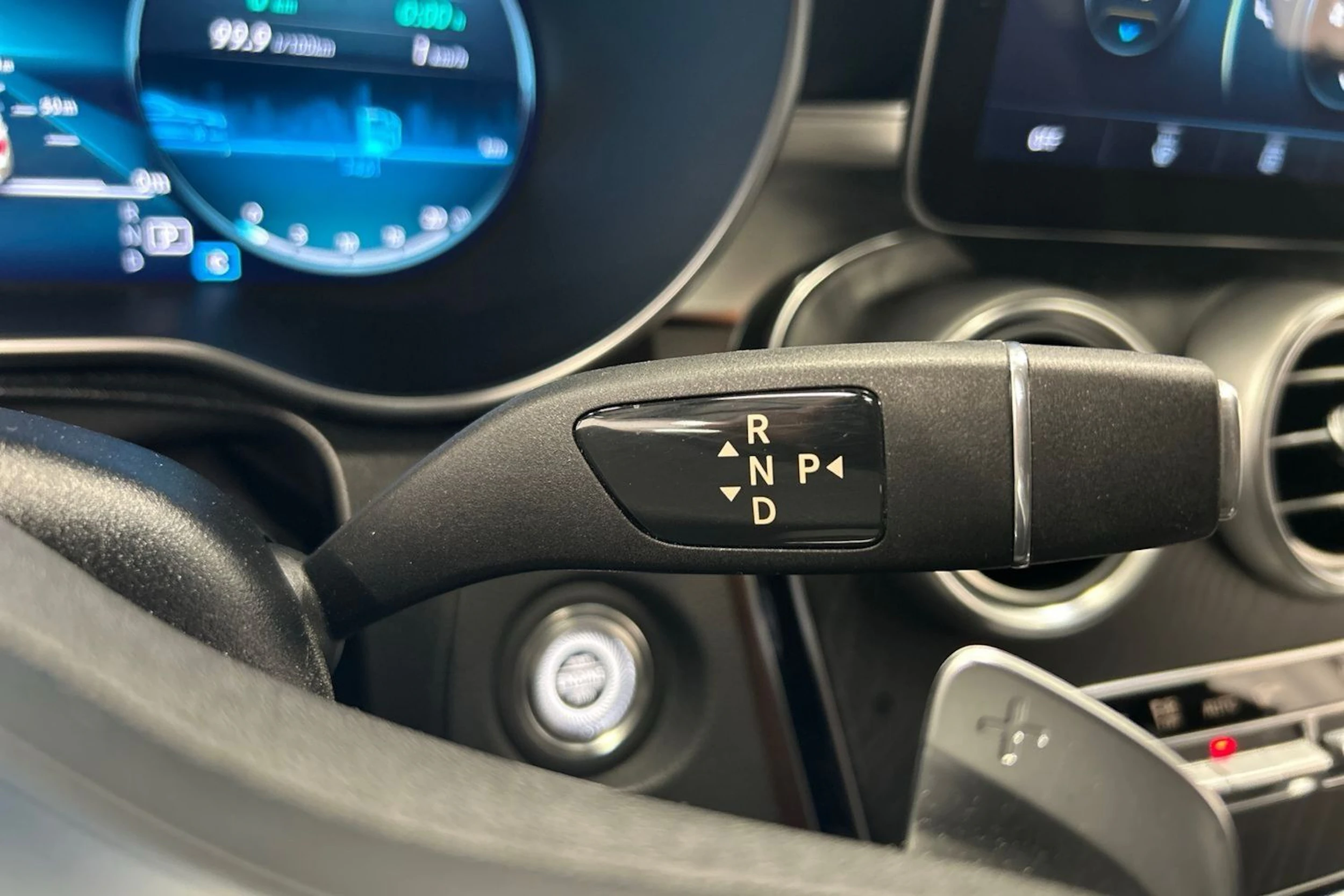 musta Mercedes-Benz GLC 2021 kuva 22.