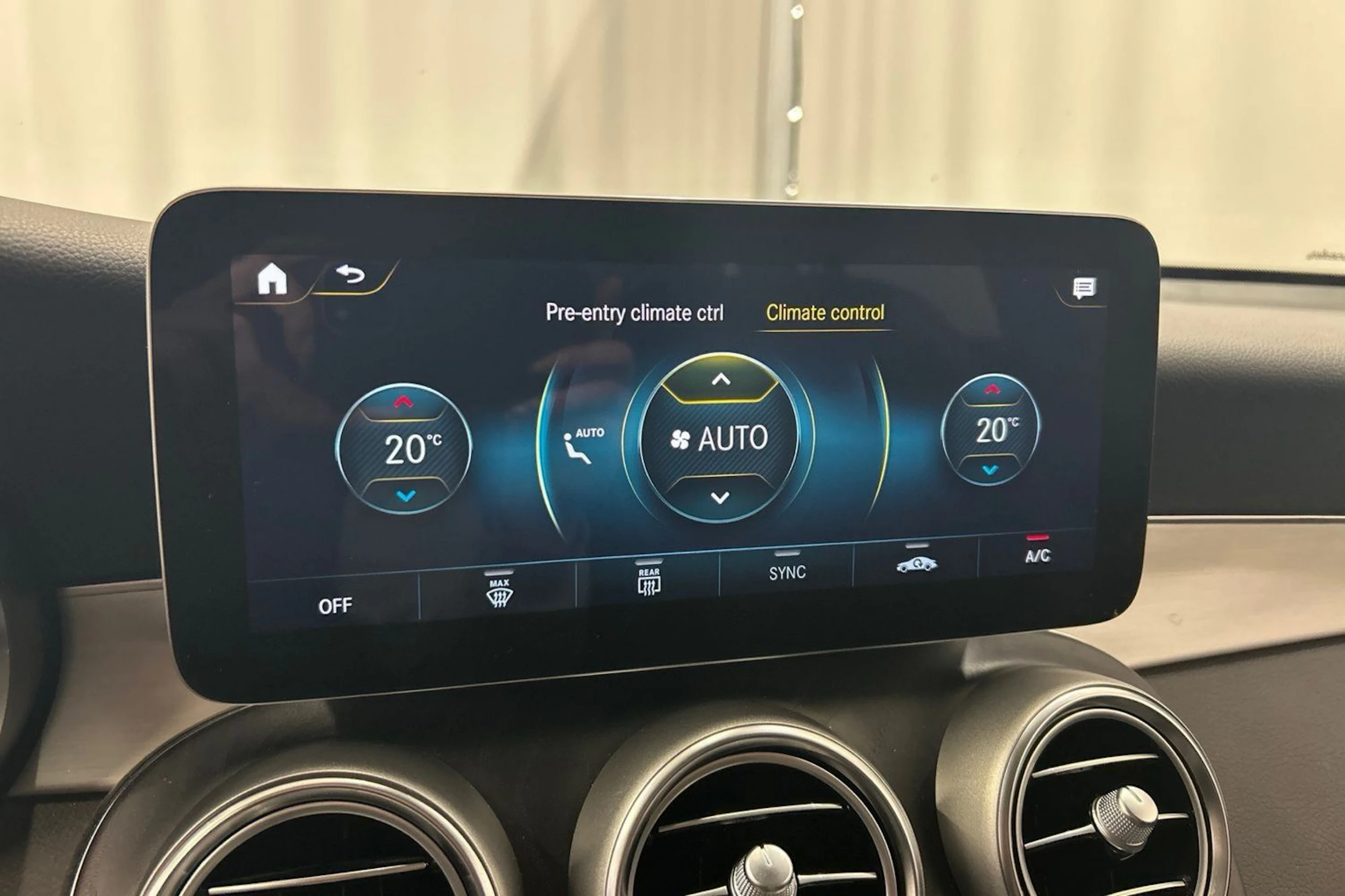 musta Mercedes-Benz GLC 2021 kuva 25.
