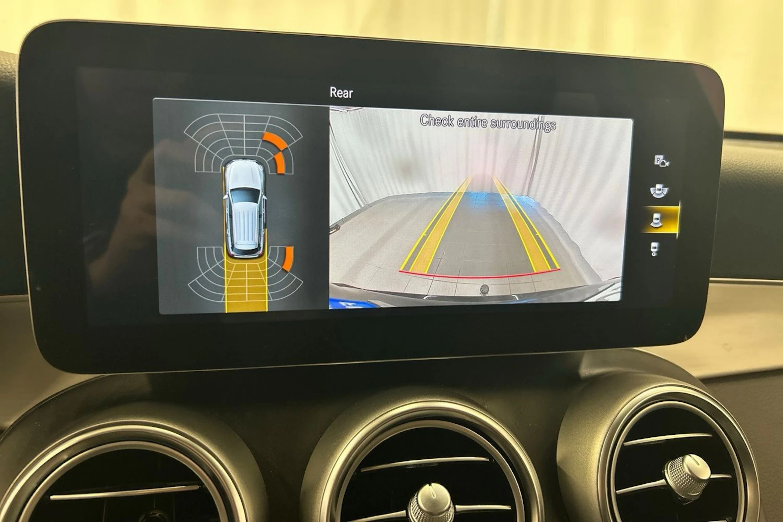 musta Mercedes-Benz GLC 2021 kuva 26.