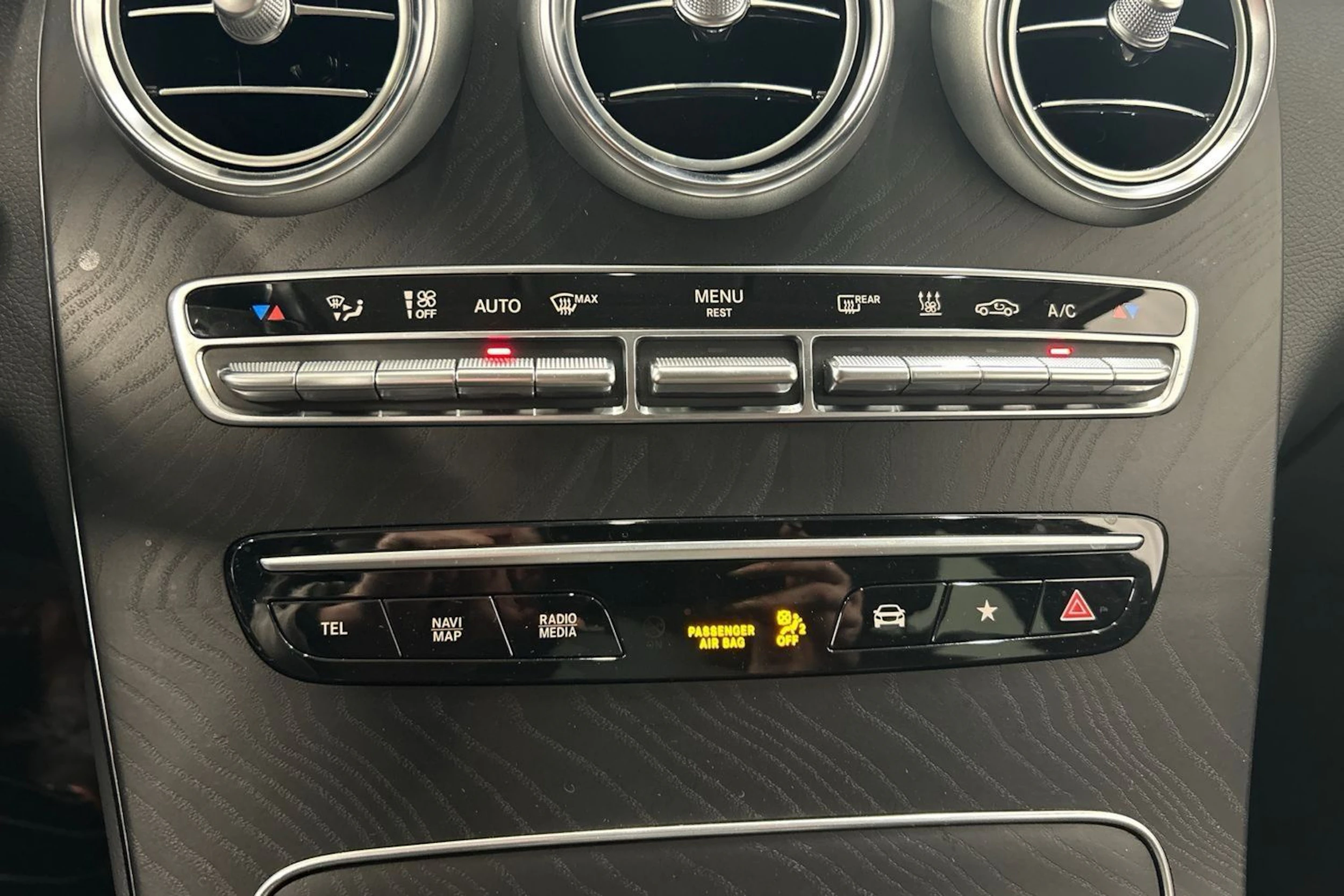 musta Mercedes-Benz GLC 2021 kuva 27.