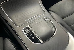 musta Mercedes-Benz GLC 2021 kuva 28.
