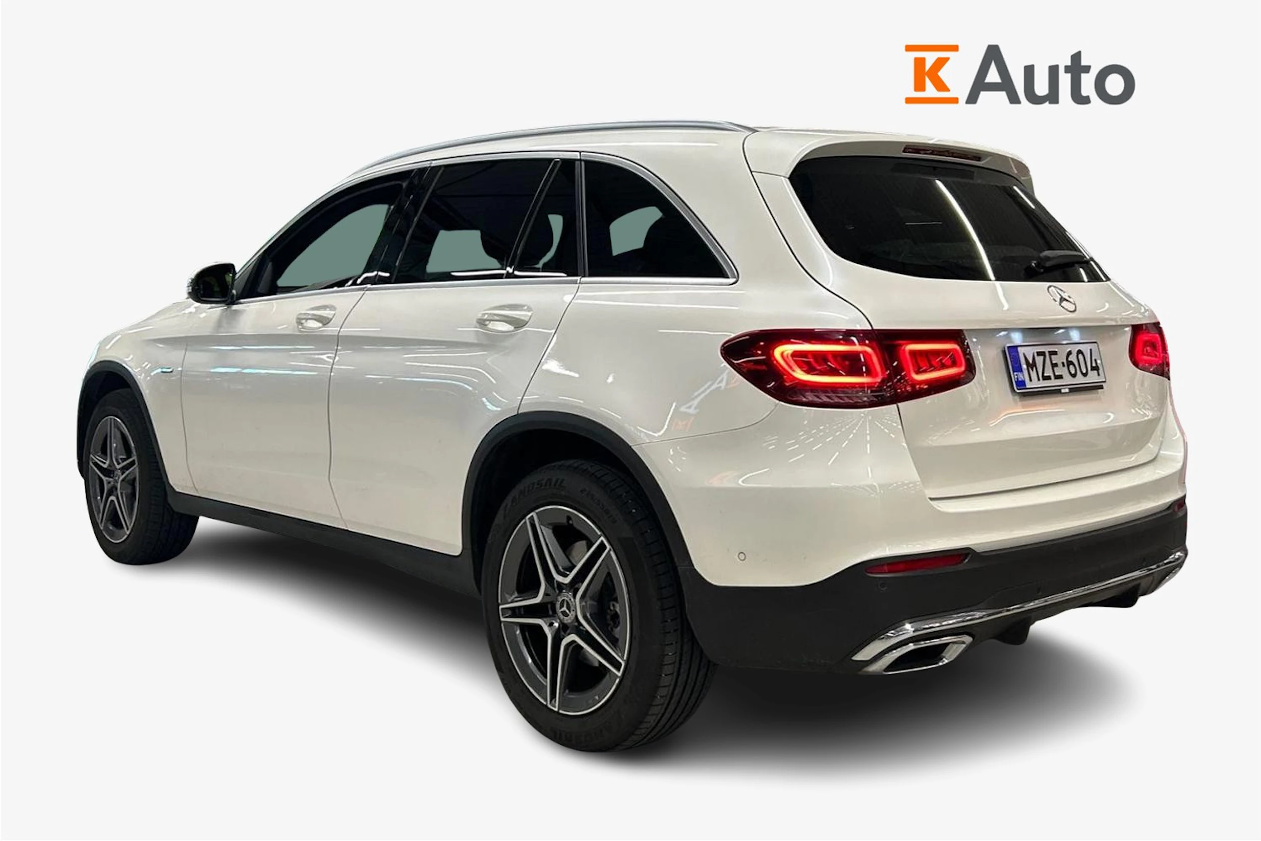 valkoinen Mercedes-Benz GLC 2021 kuva 2.