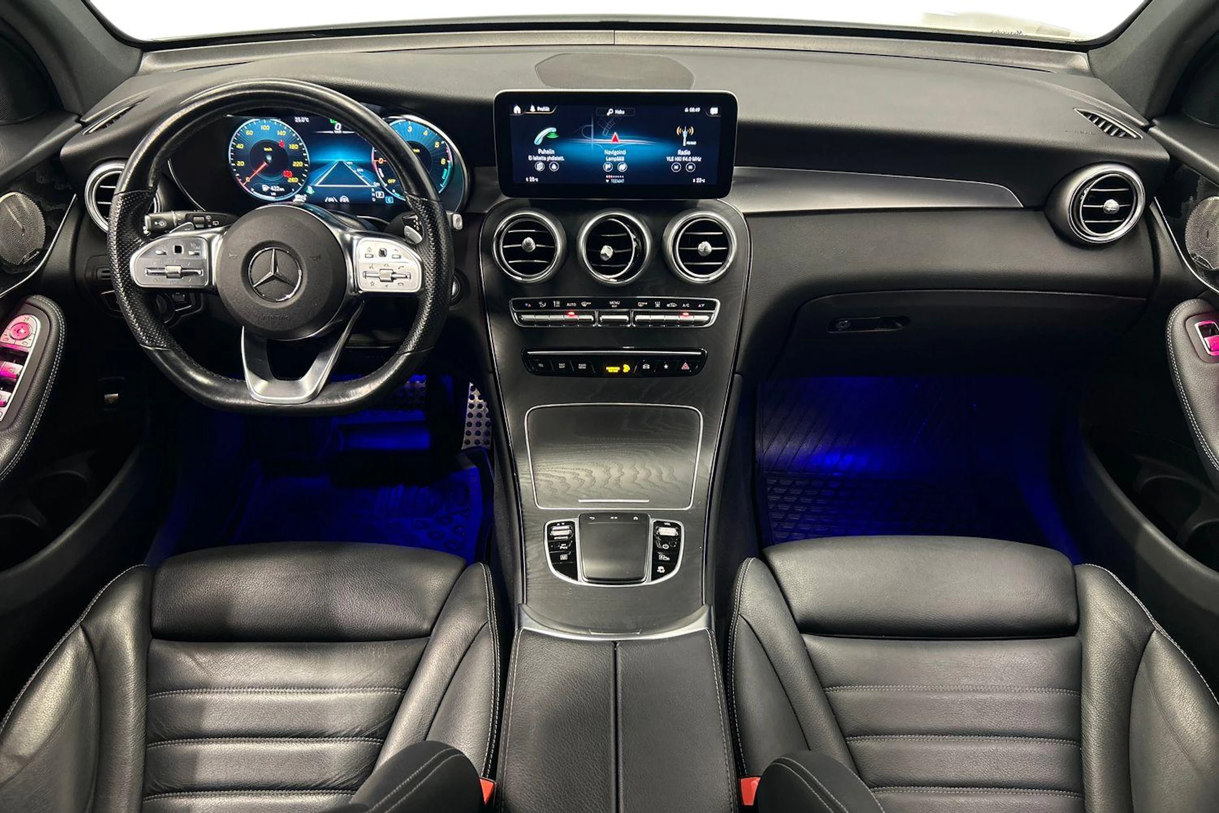 valkoinen Mercedes-Benz GLC 2021 kuva 7.