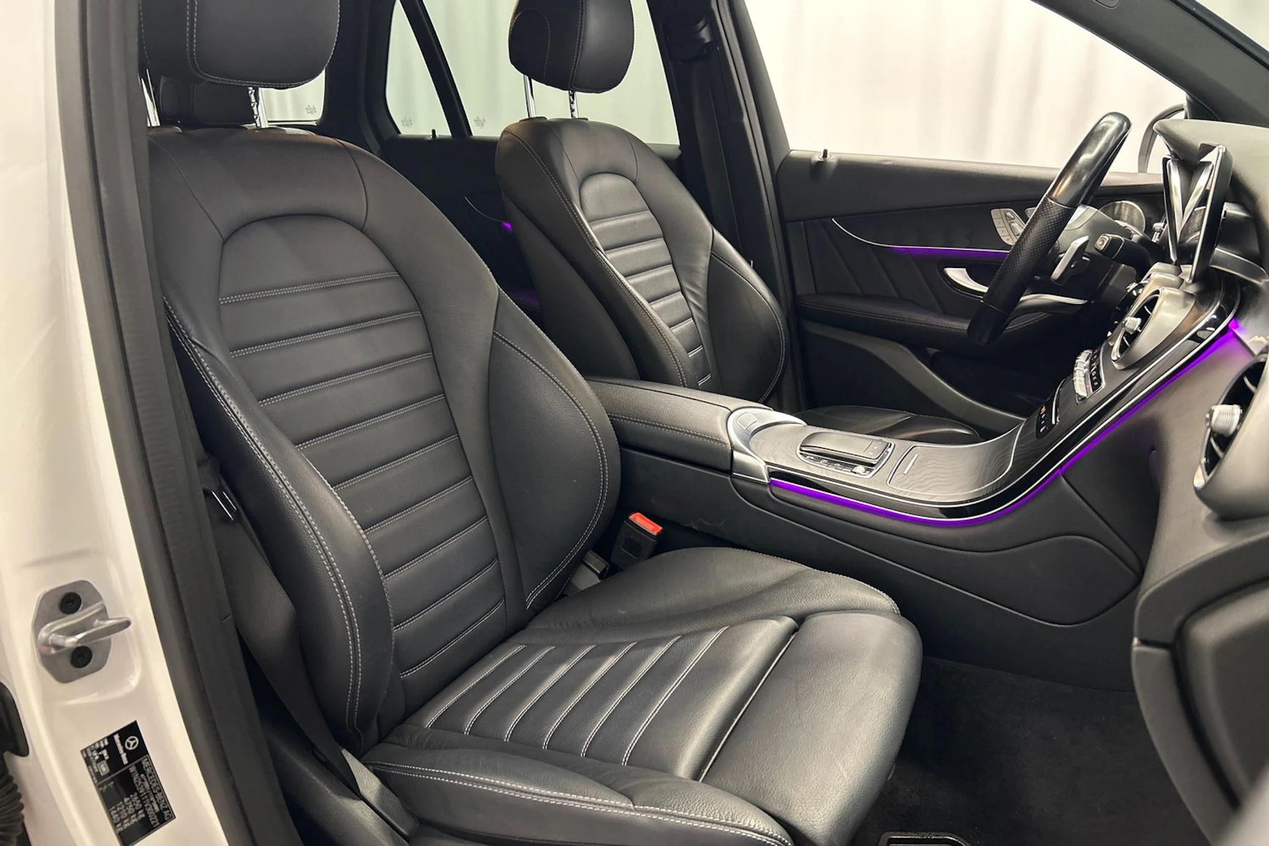valkoinen Mercedes-Benz GLC 2021 kuva 11.