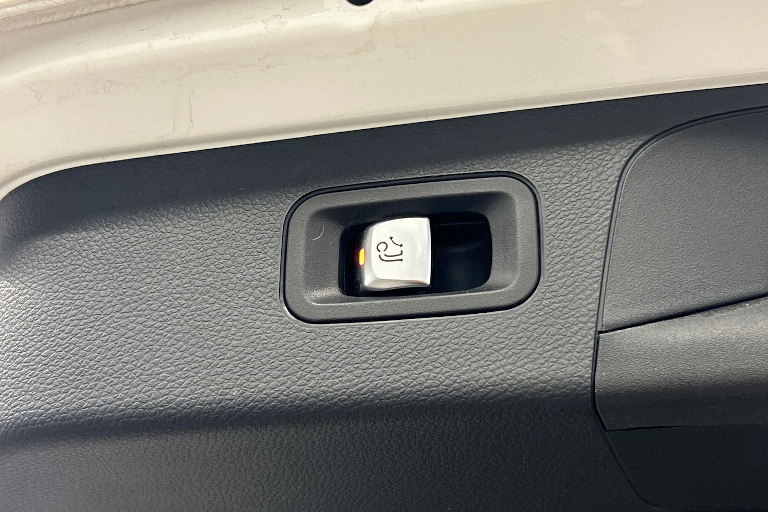 valkoinen Mercedes-Benz GLC 2021 kuva 15.