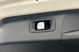 valkoinen Mercedes-Benz GLC 2021 kuva 15.