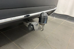 valkoinen Mercedes-Benz GLC 2021 kuva 16.