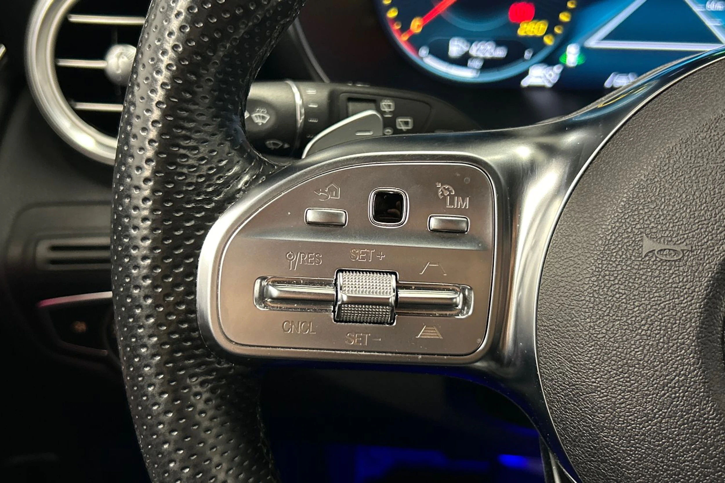 valkoinen Mercedes-Benz GLC 2021 kuva 20.