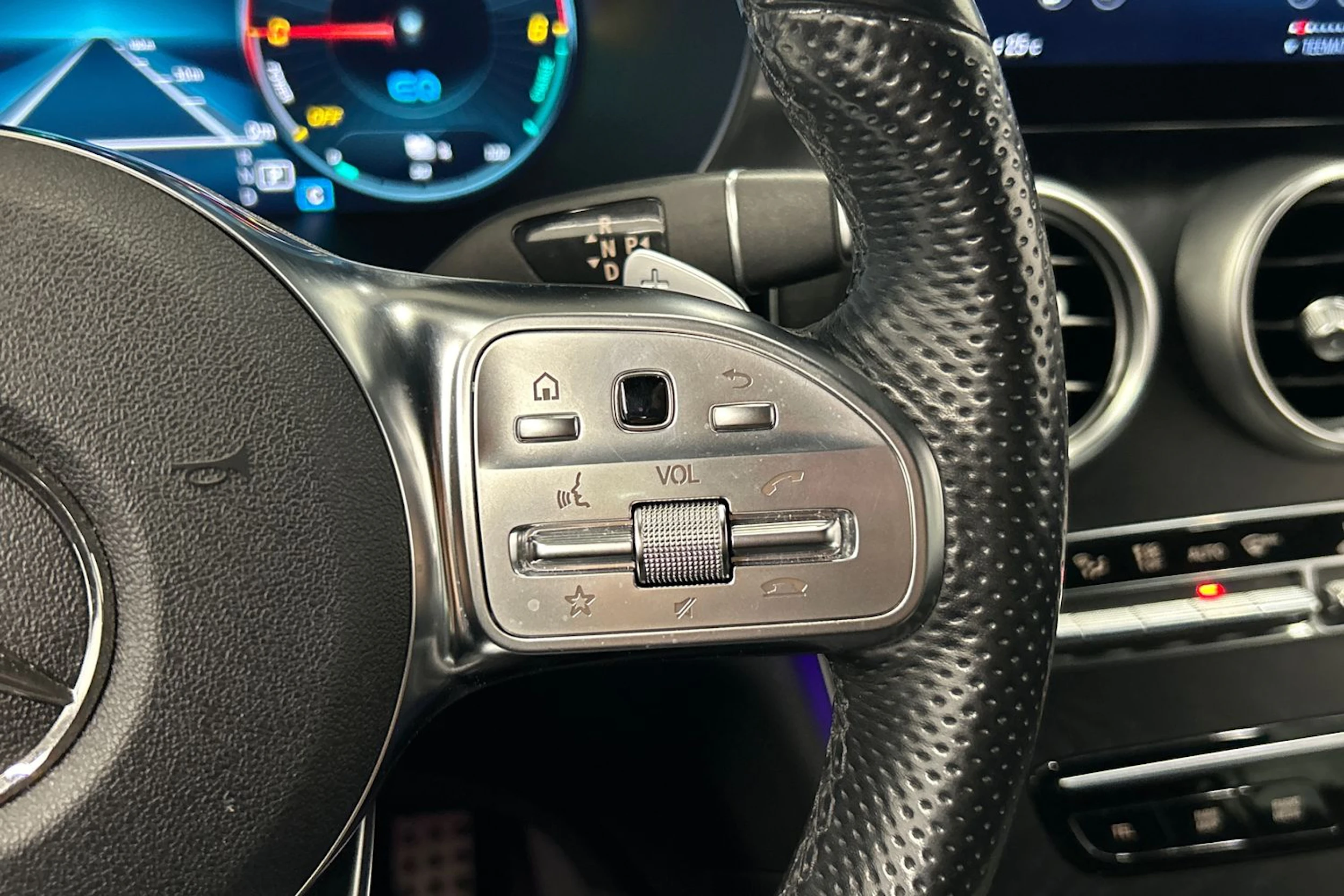 valkoinen Mercedes-Benz GLC 2021 kuva 21.