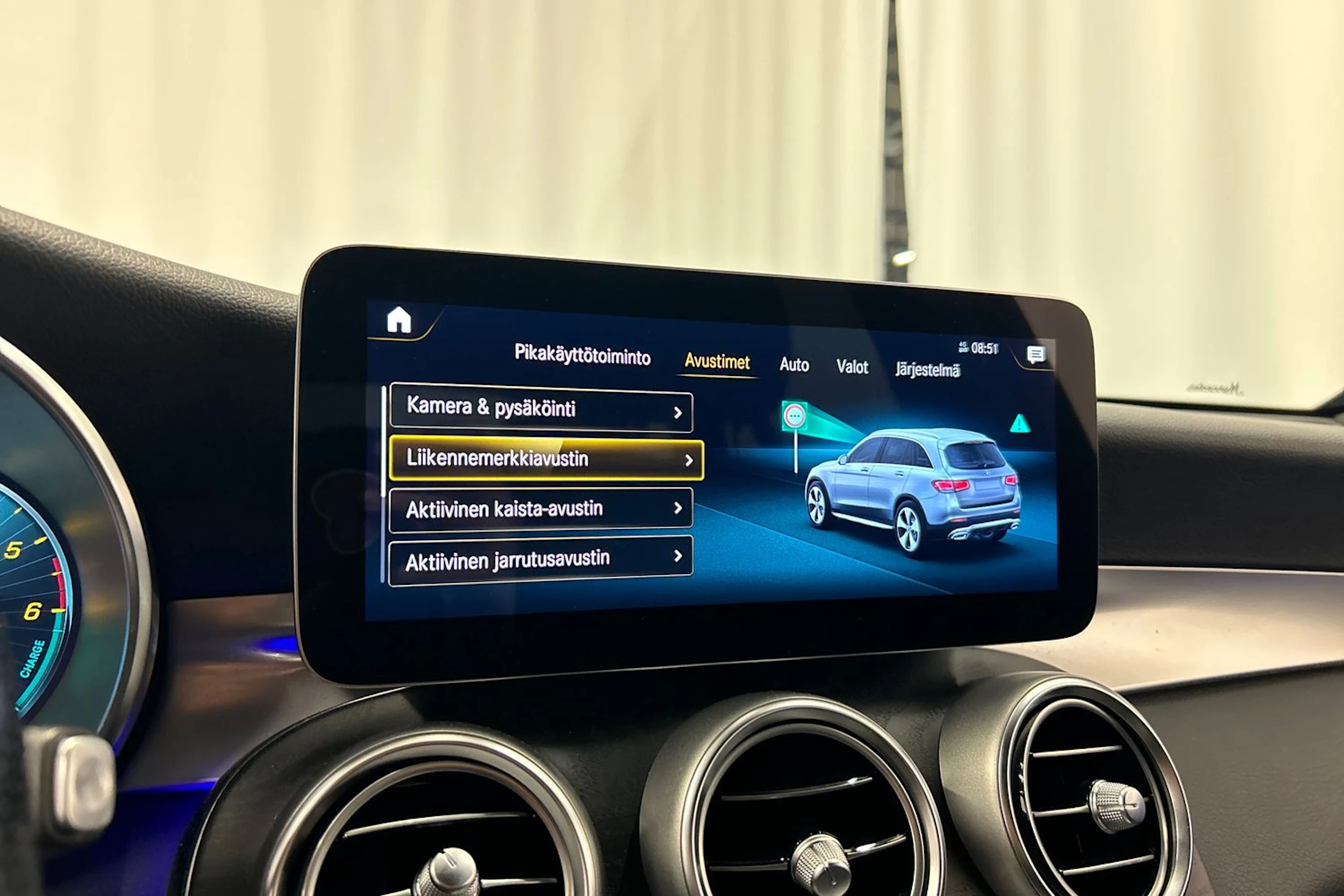 valkoinen Mercedes-Benz GLC 2021 kuva 23.