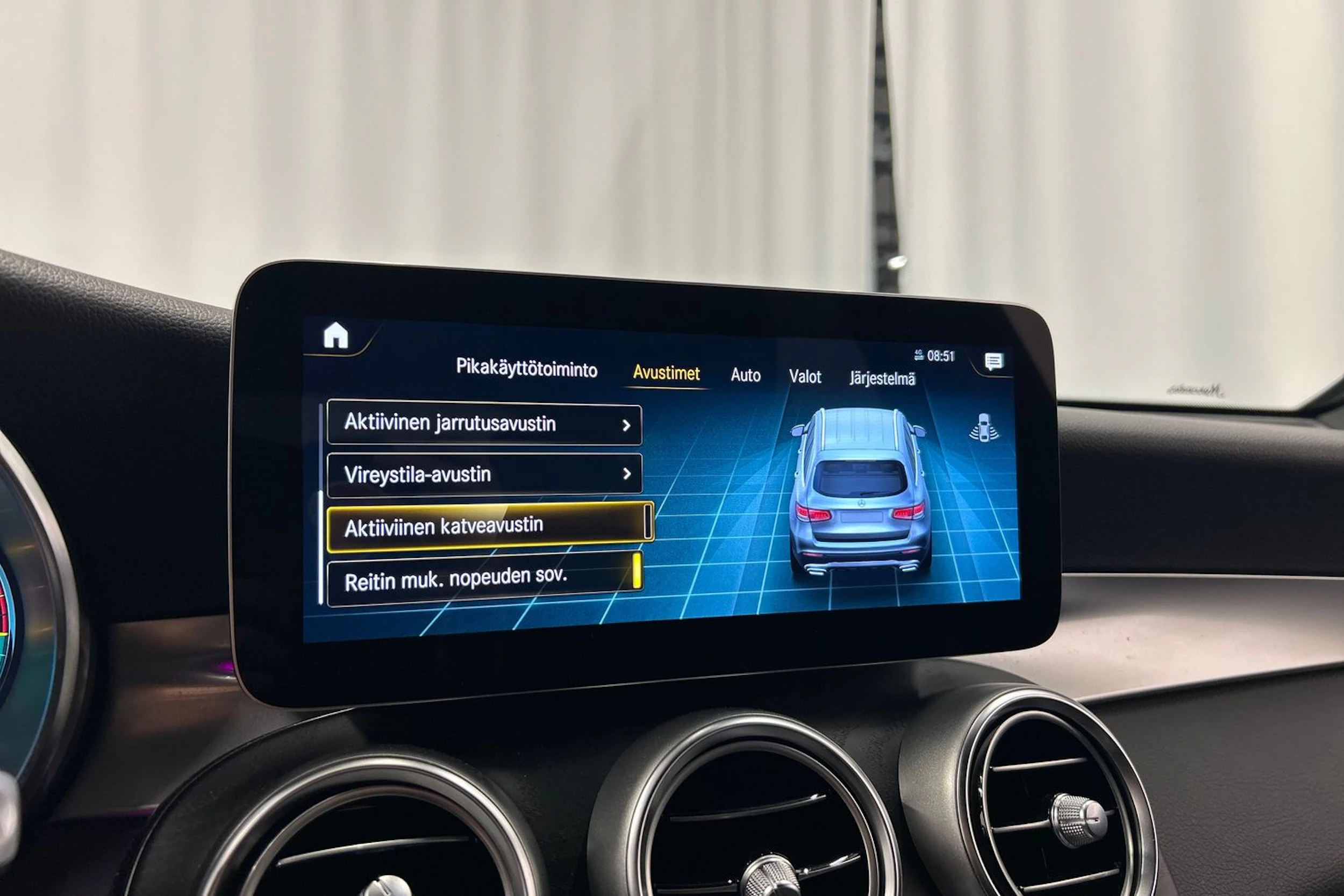 valkoinen Mercedes-Benz GLC 2021 kuva 24.