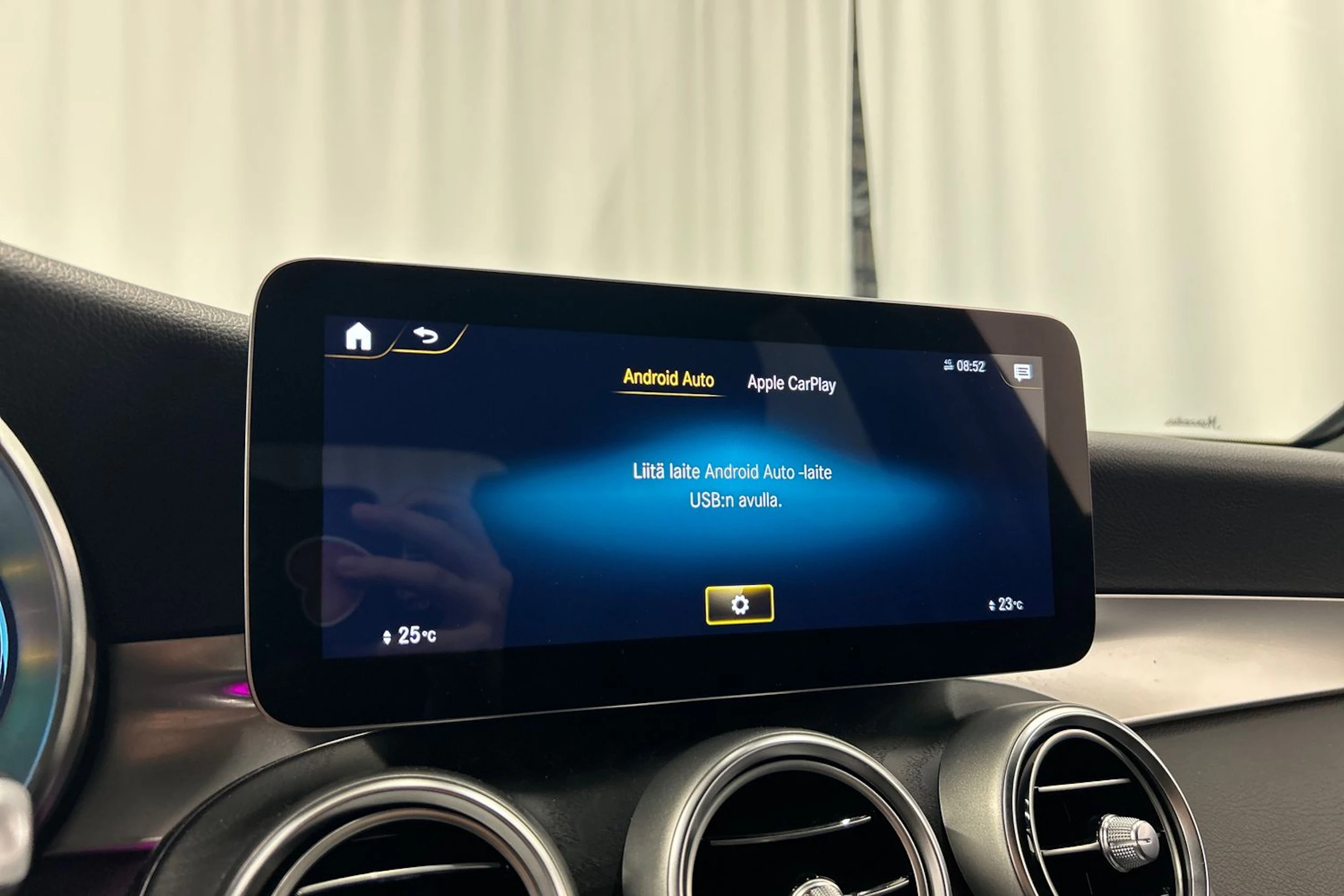 valkoinen Mercedes-Benz GLC 2021 kuva 26.