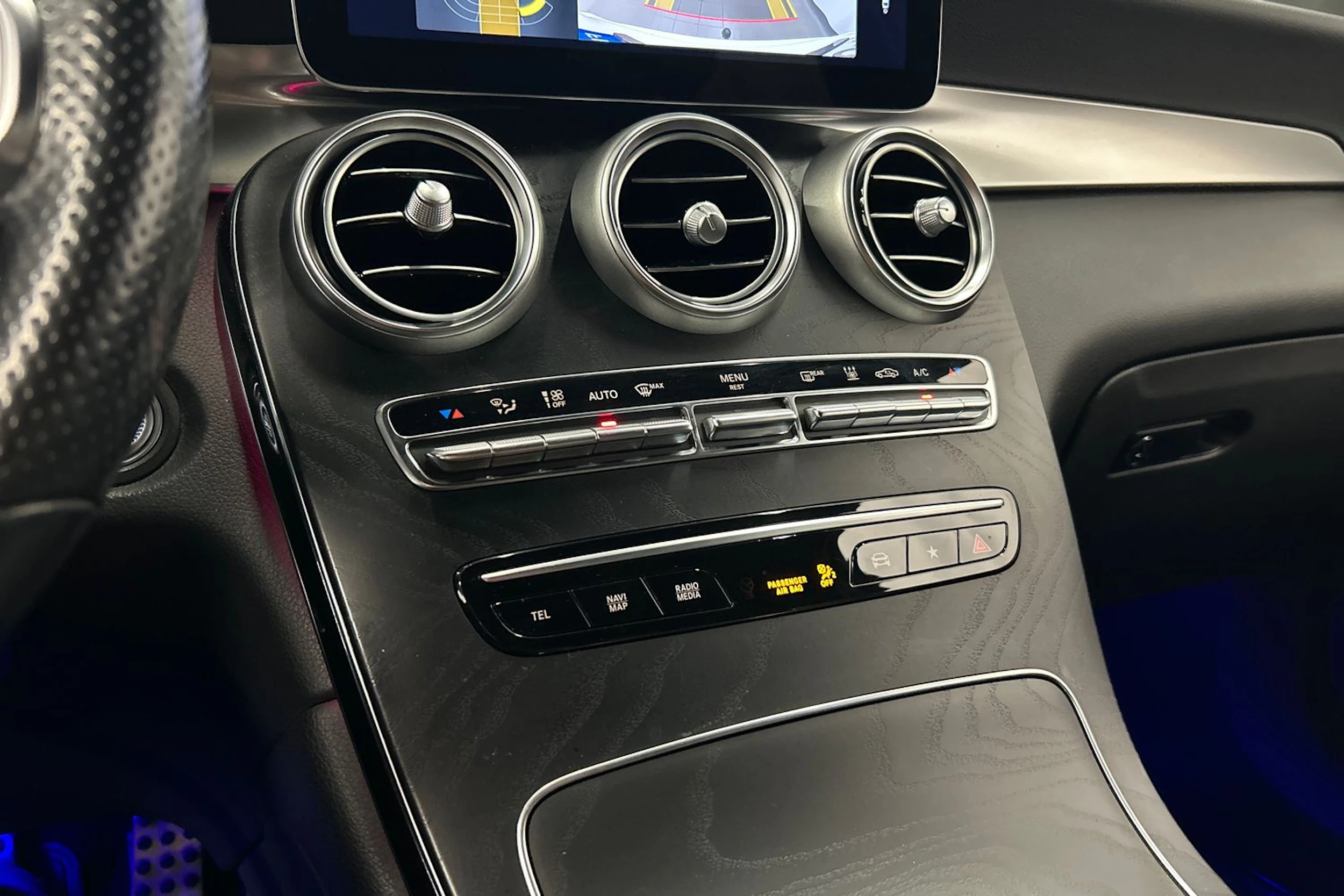 valkoinen Mercedes-Benz GLC 2021 kuva 29.