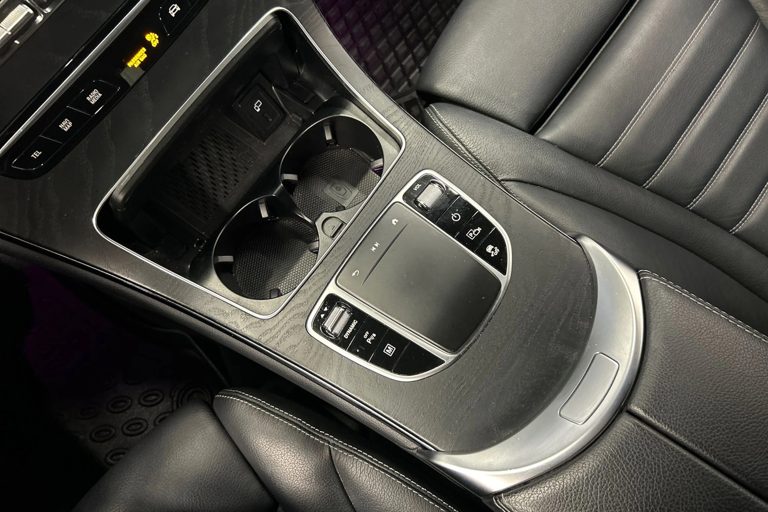 valkoinen Mercedes-Benz GLC 2021 kuva 30.