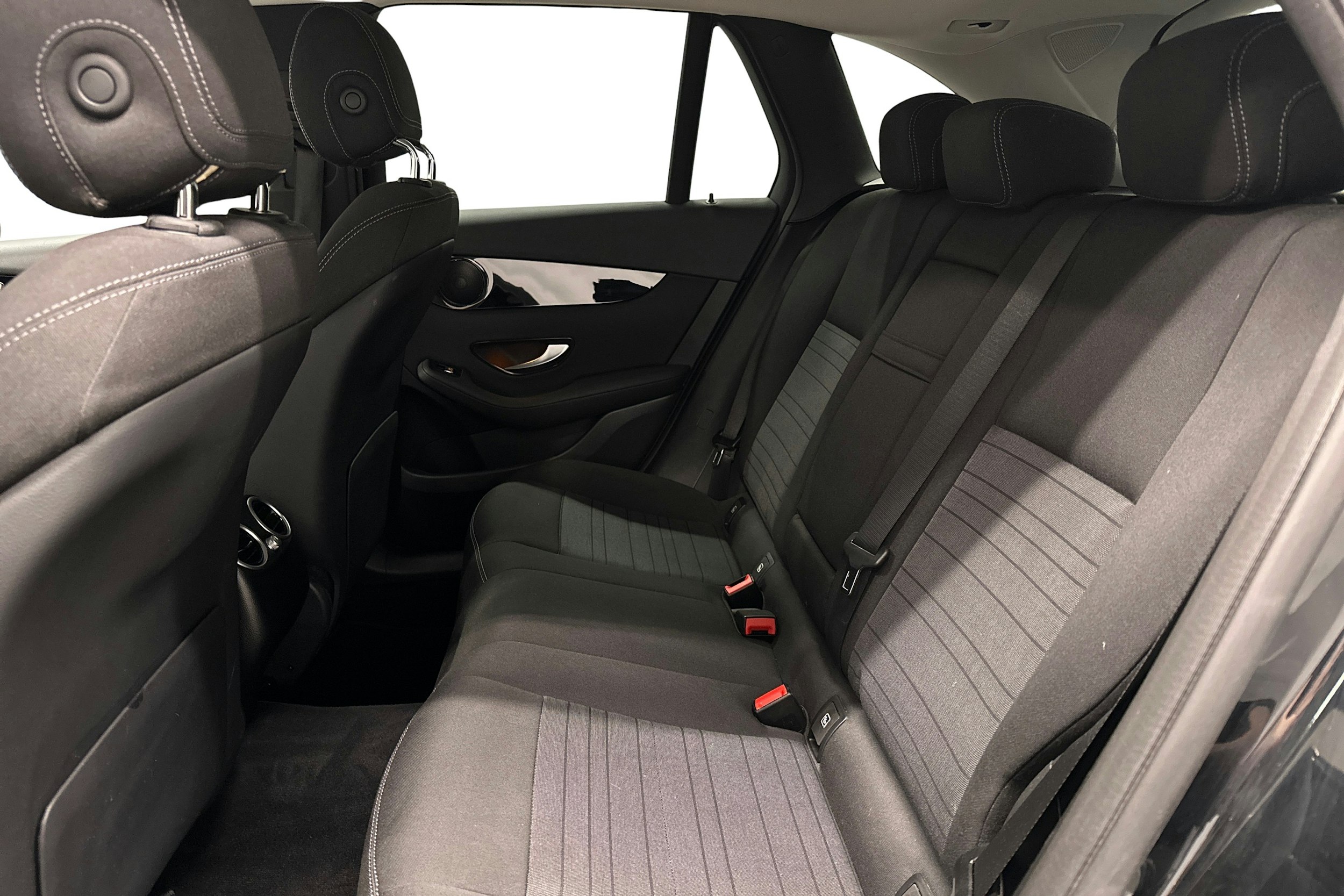 musta Mercedes-Benz GLC 2021 kuva 10.