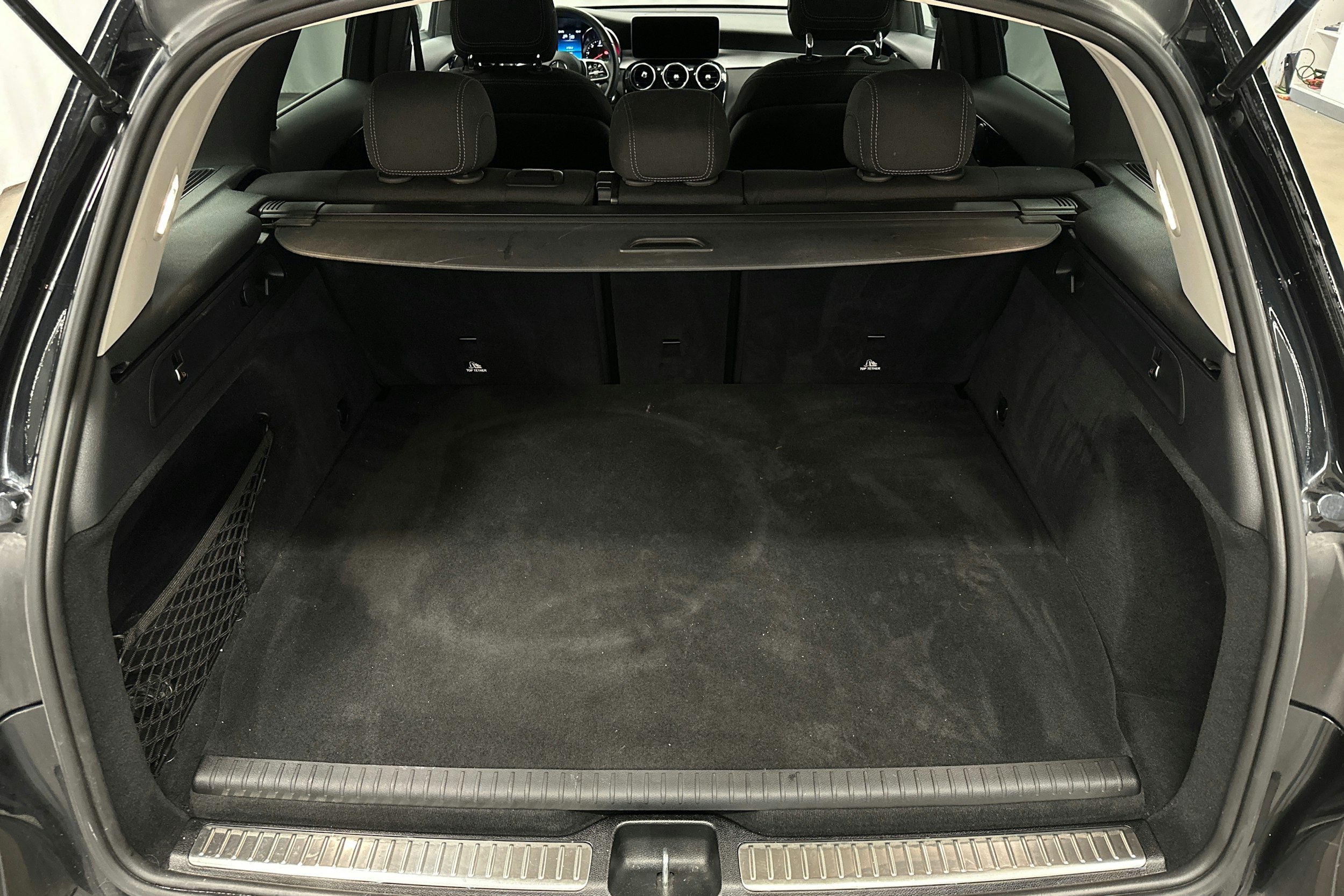 musta Mercedes-Benz GLC 2021 kuva 14.
