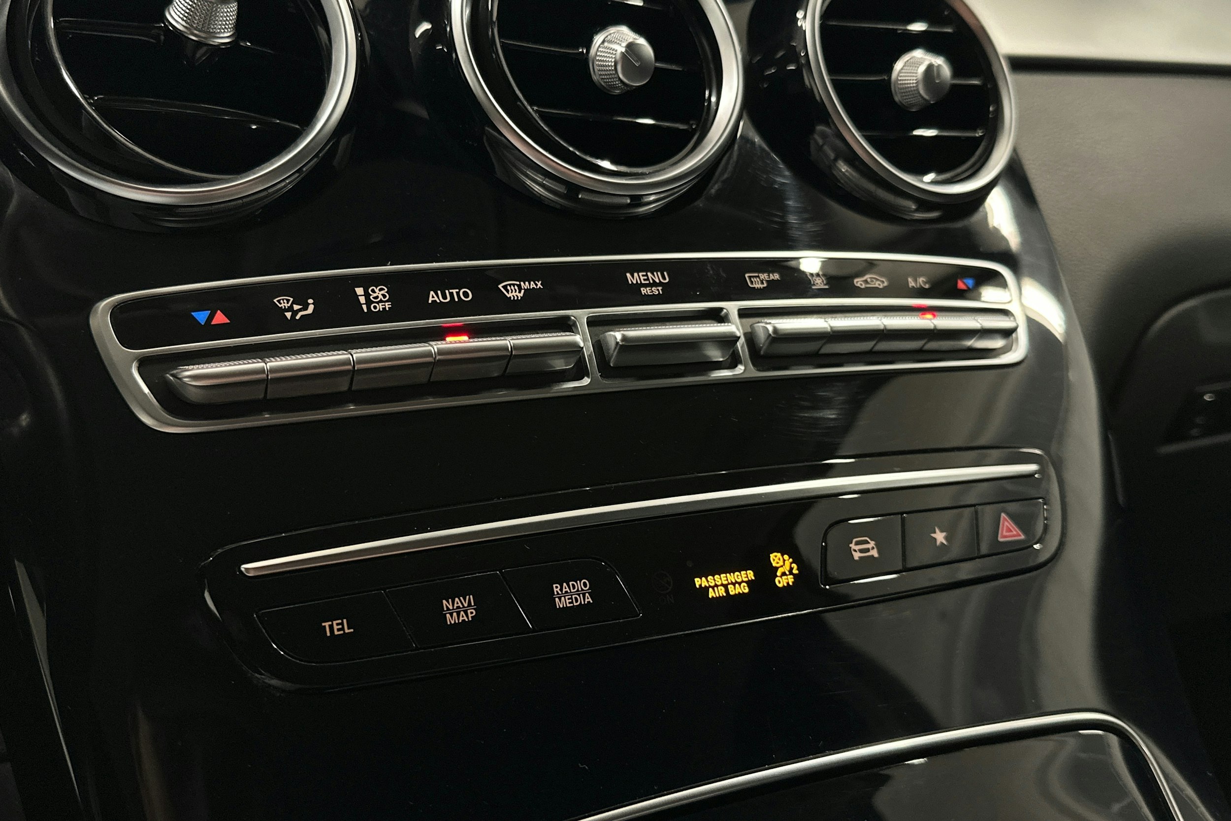 musta Mercedes-Benz GLC 2021 kuva 29.