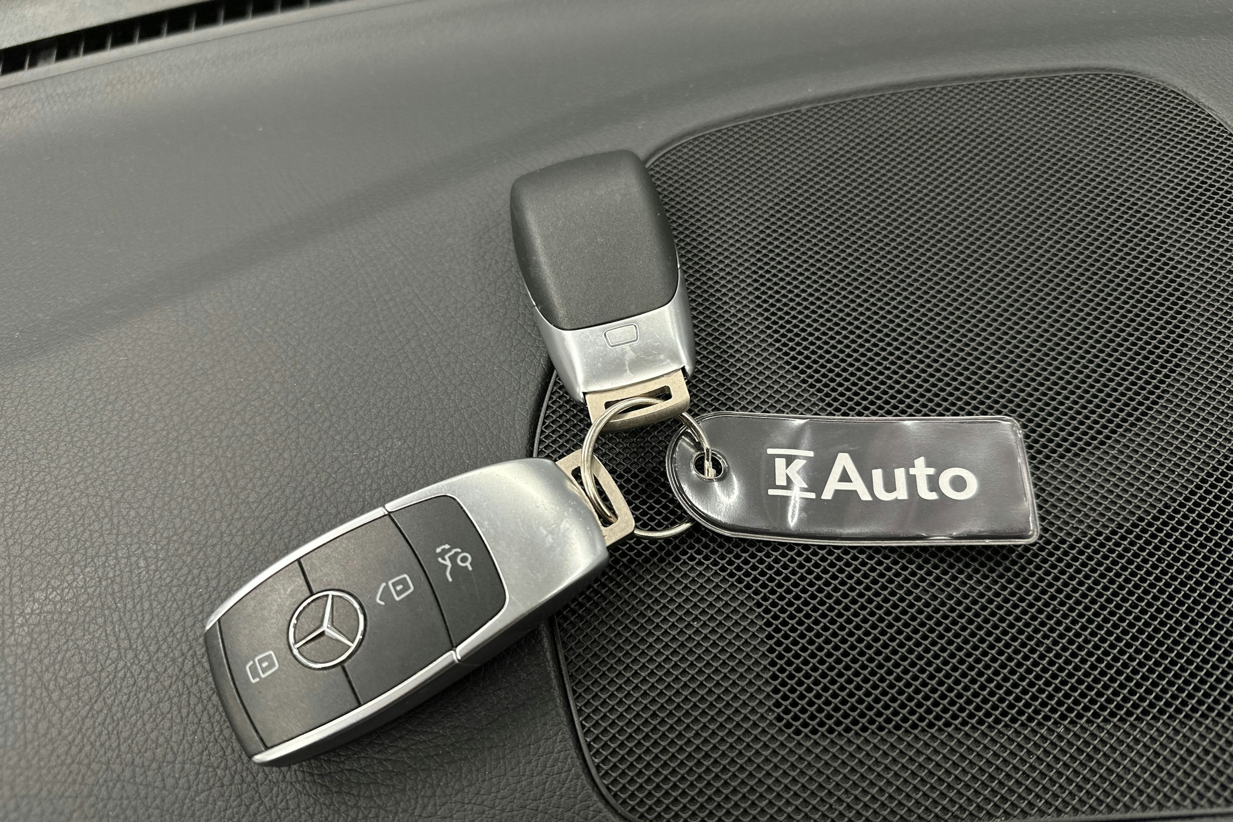 musta Mercedes-Benz GLC 2021 kuva 30.