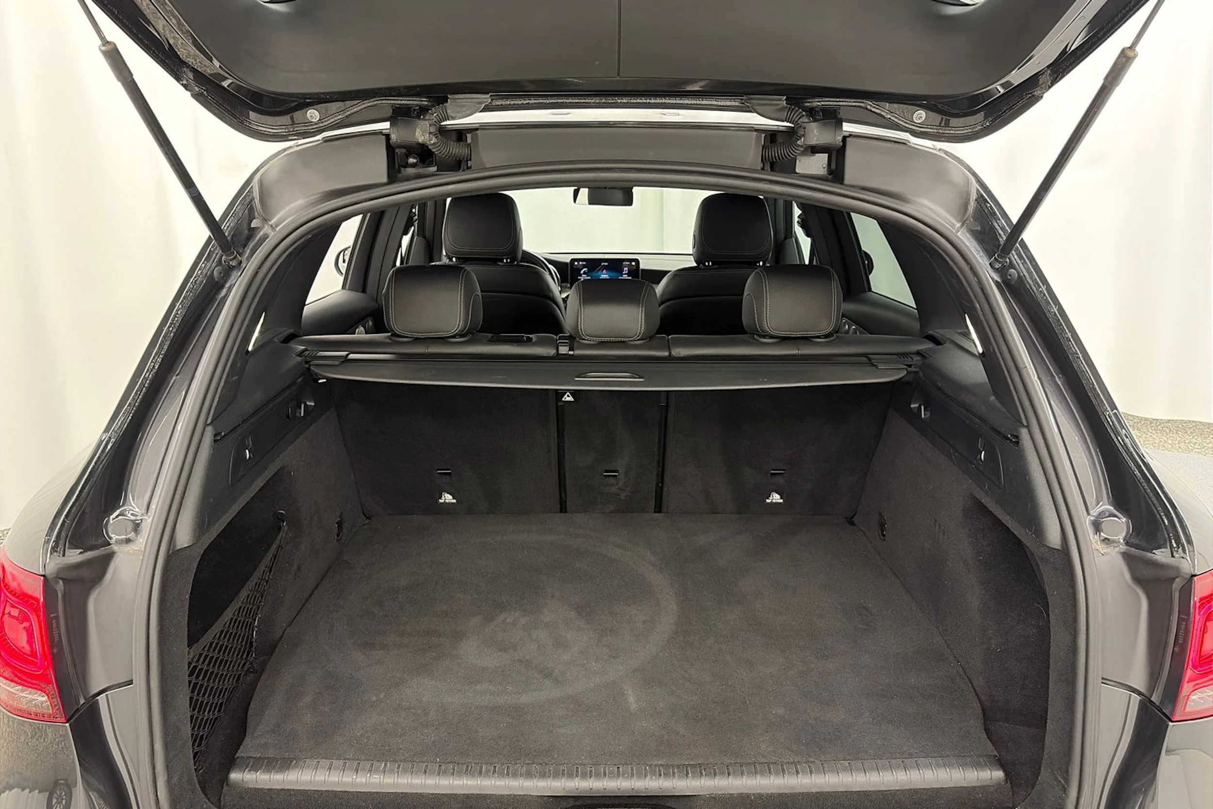 harmaa Mercedes-Benz GLC 2021 kuva 11.