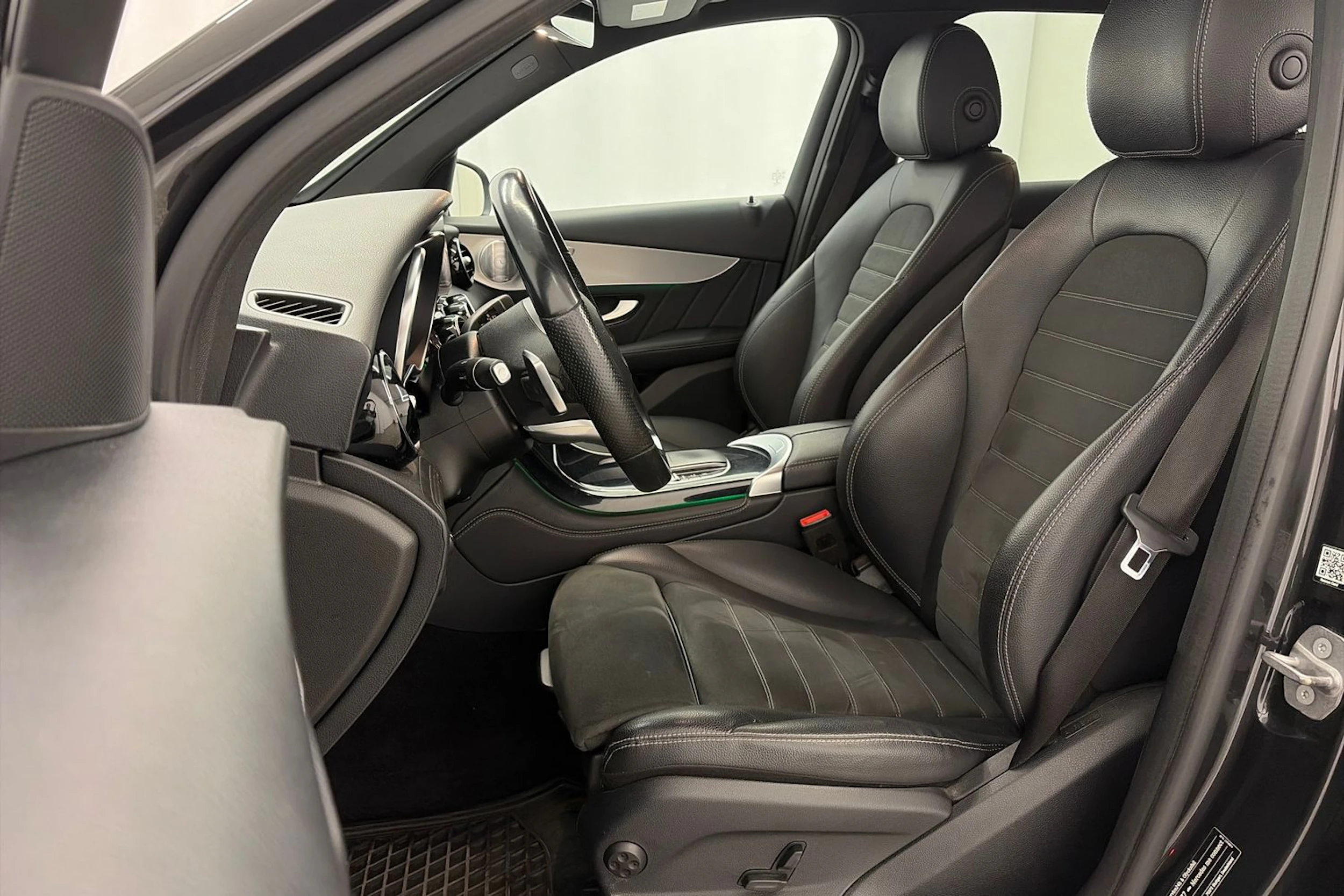harmaa Mercedes-Benz GLC 2021 kuva 14.