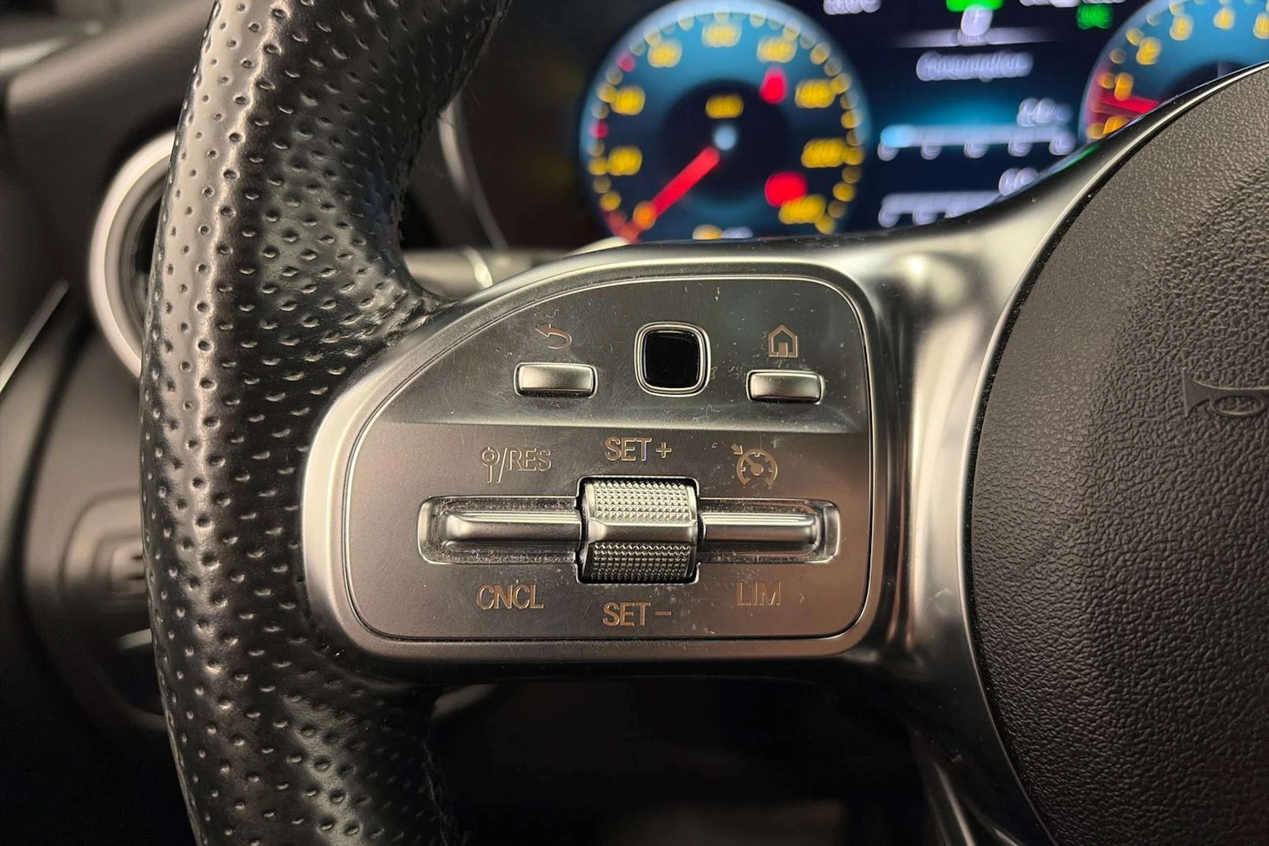 harmaa Mercedes-Benz GLC 2021 kuva 18.