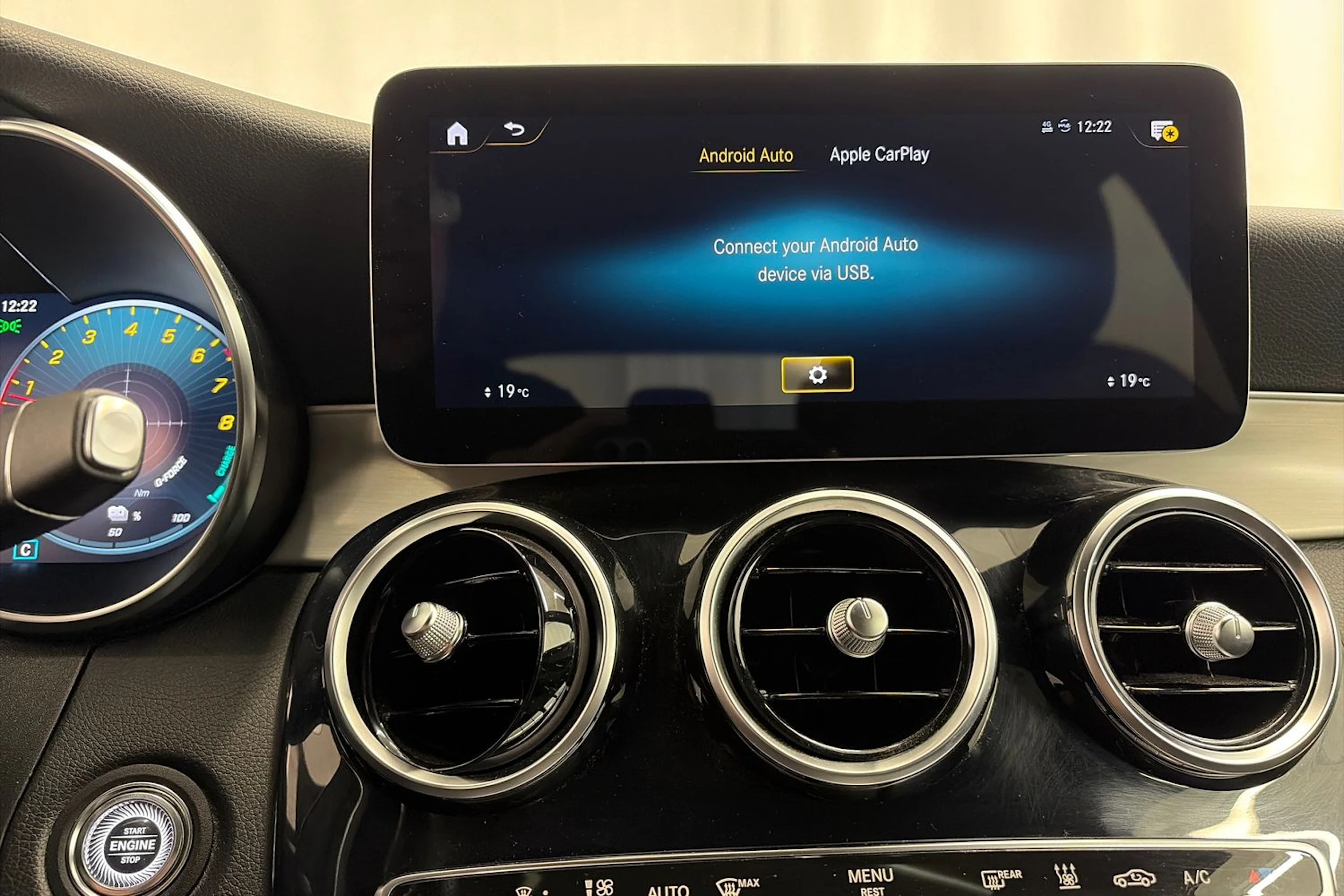 harmaa Mercedes-Benz GLC 2021 kuva 25.