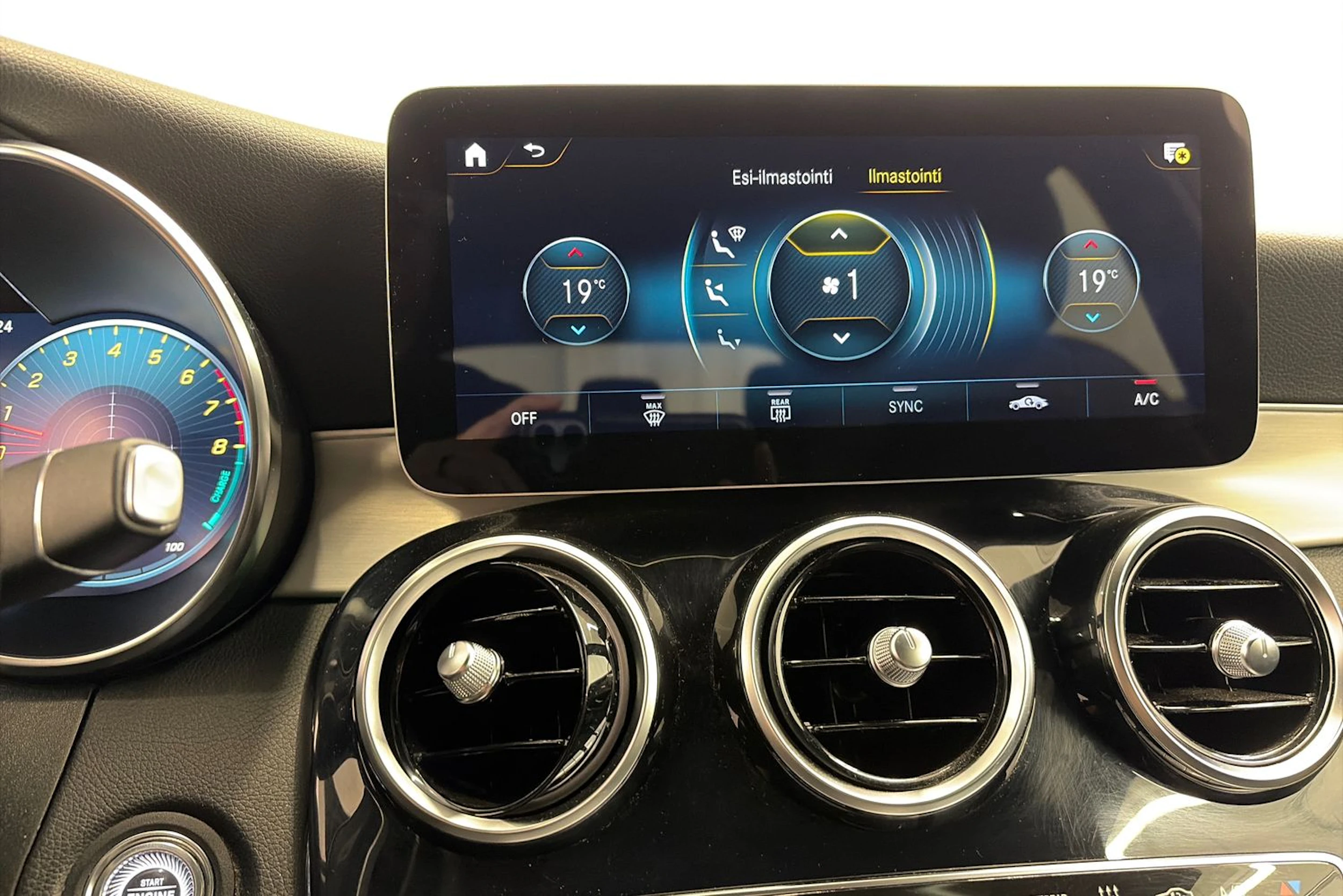 harmaa Mercedes-Benz GLC 2021 kuva 27.