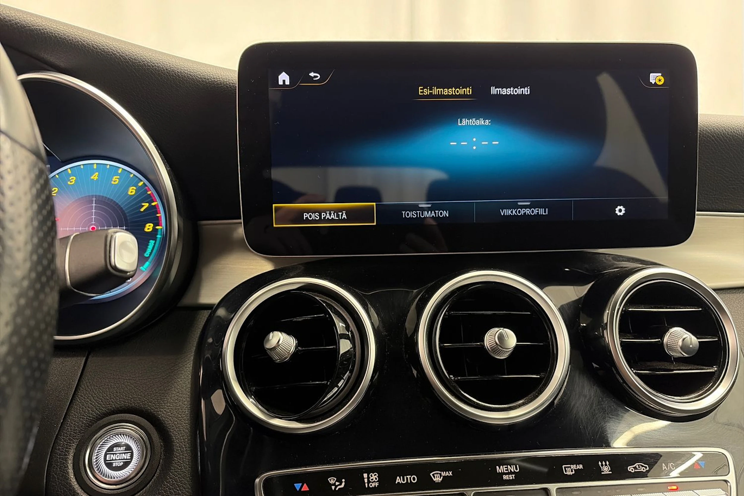 harmaa Mercedes-Benz GLC 2021 kuva 28.