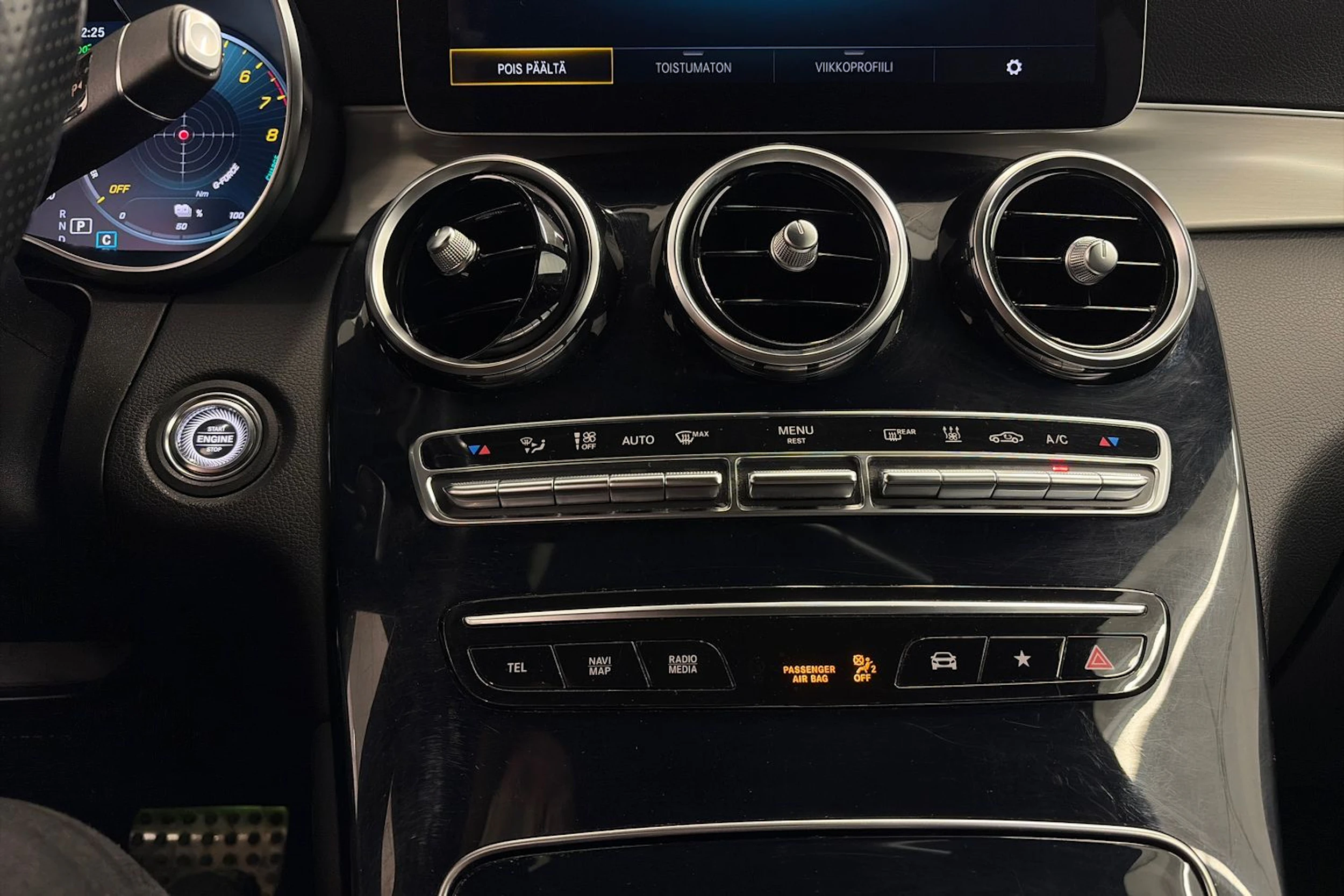 harmaa Mercedes-Benz GLC 2021 kuva 29.