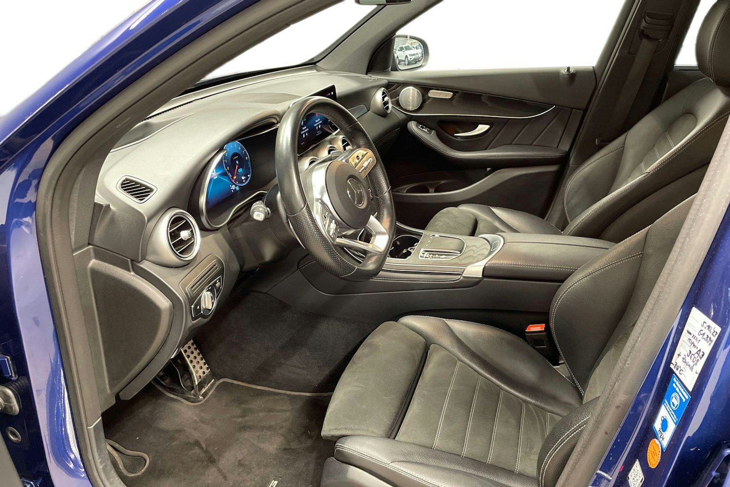 sininen Mercedes-Benz GLC 2021 kuva 6.