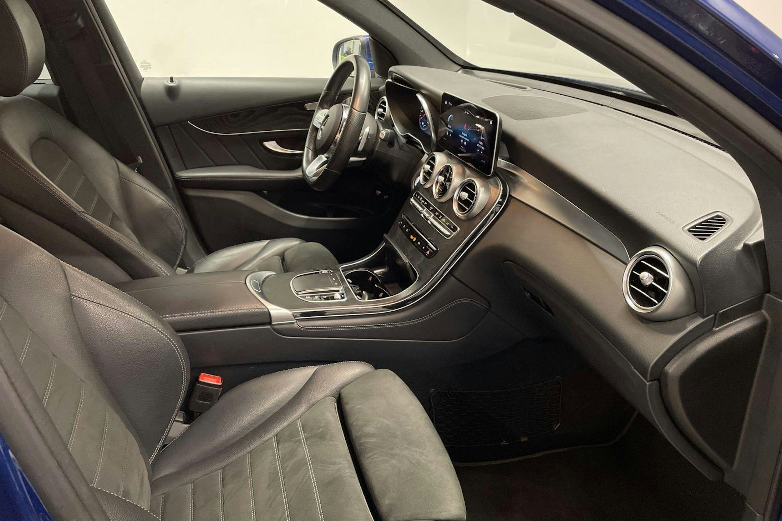 sininen Mercedes-Benz GLC 2021 kuva 11.