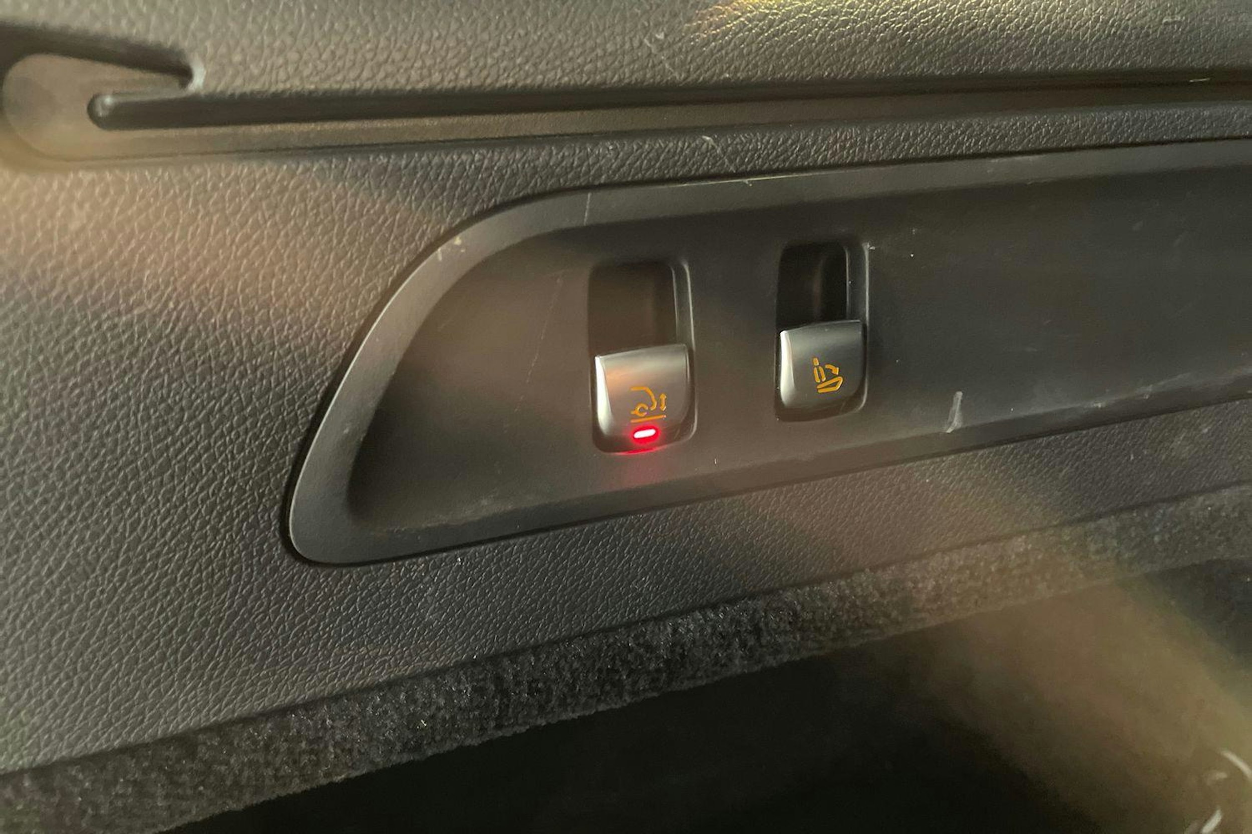 sininen Mercedes-Benz GLC 2021 kuva 13.