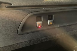 sininen Mercedes-Benz GLC 2021 kuva 13.