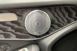 sininen Mercedes-Benz GLC 2021 kuva 19.