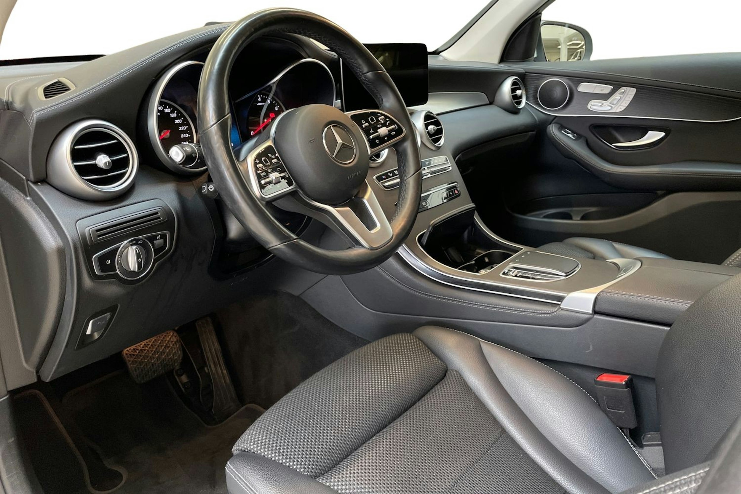 harmaa Mercedes-Benz GLC 2021 kuva 7.