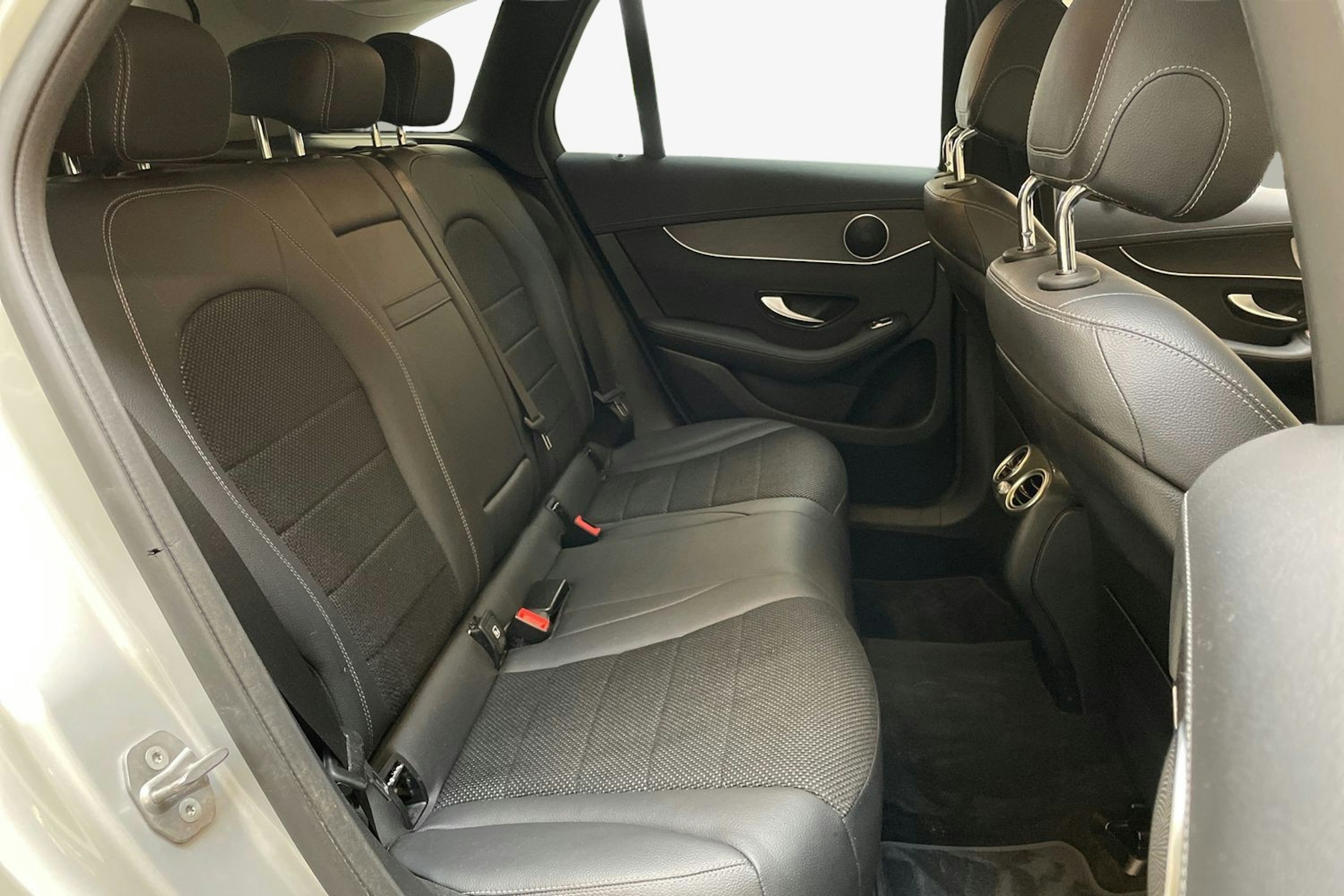 harmaa Mercedes-Benz GLC 2021 kuva 11.