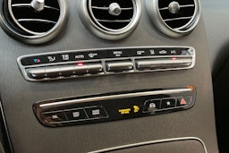 harmaa Mercedes-Benz GLC 2021 kuva 21.
