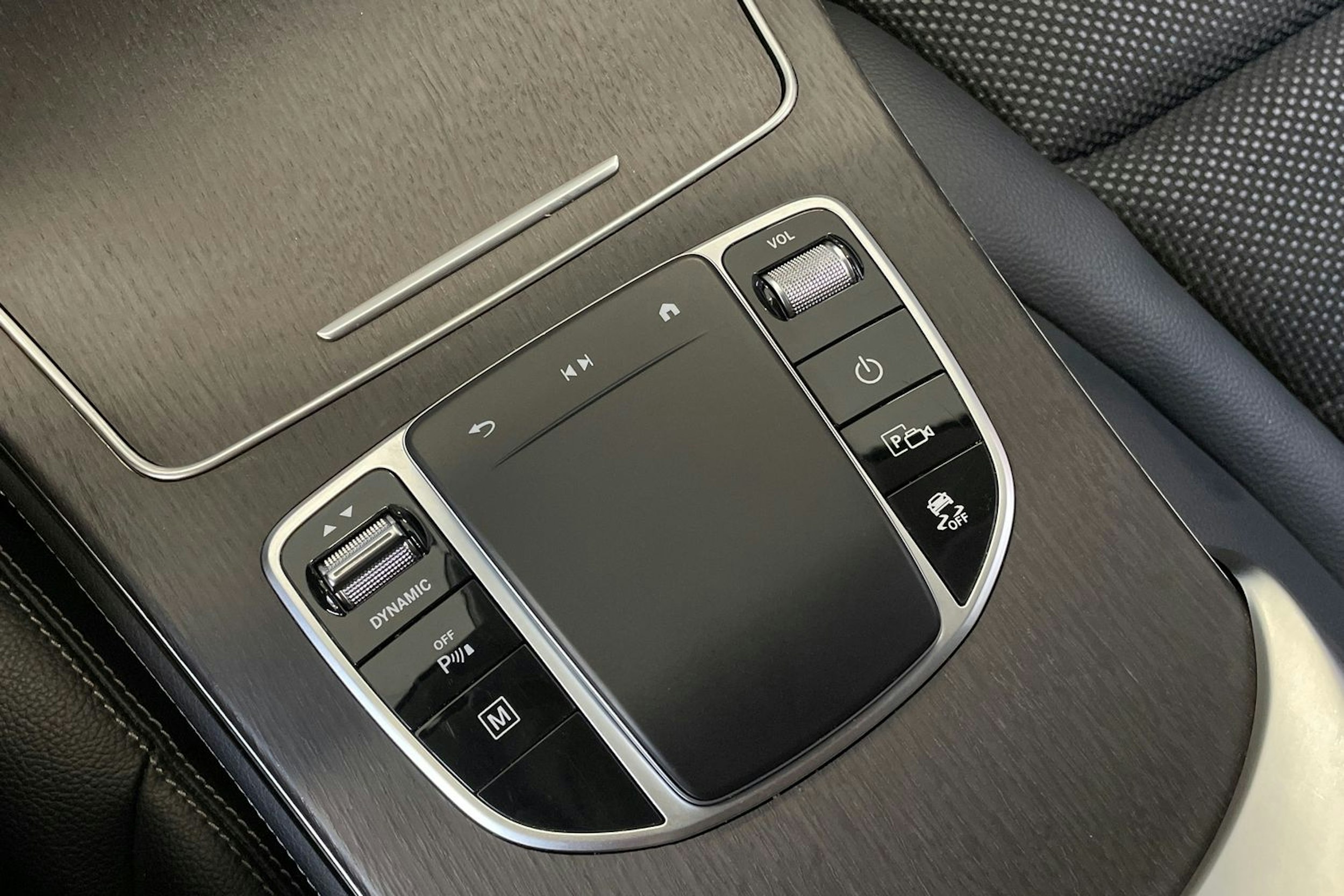 harmaa Mercedes-Benz GLC 2021 kuva 22.