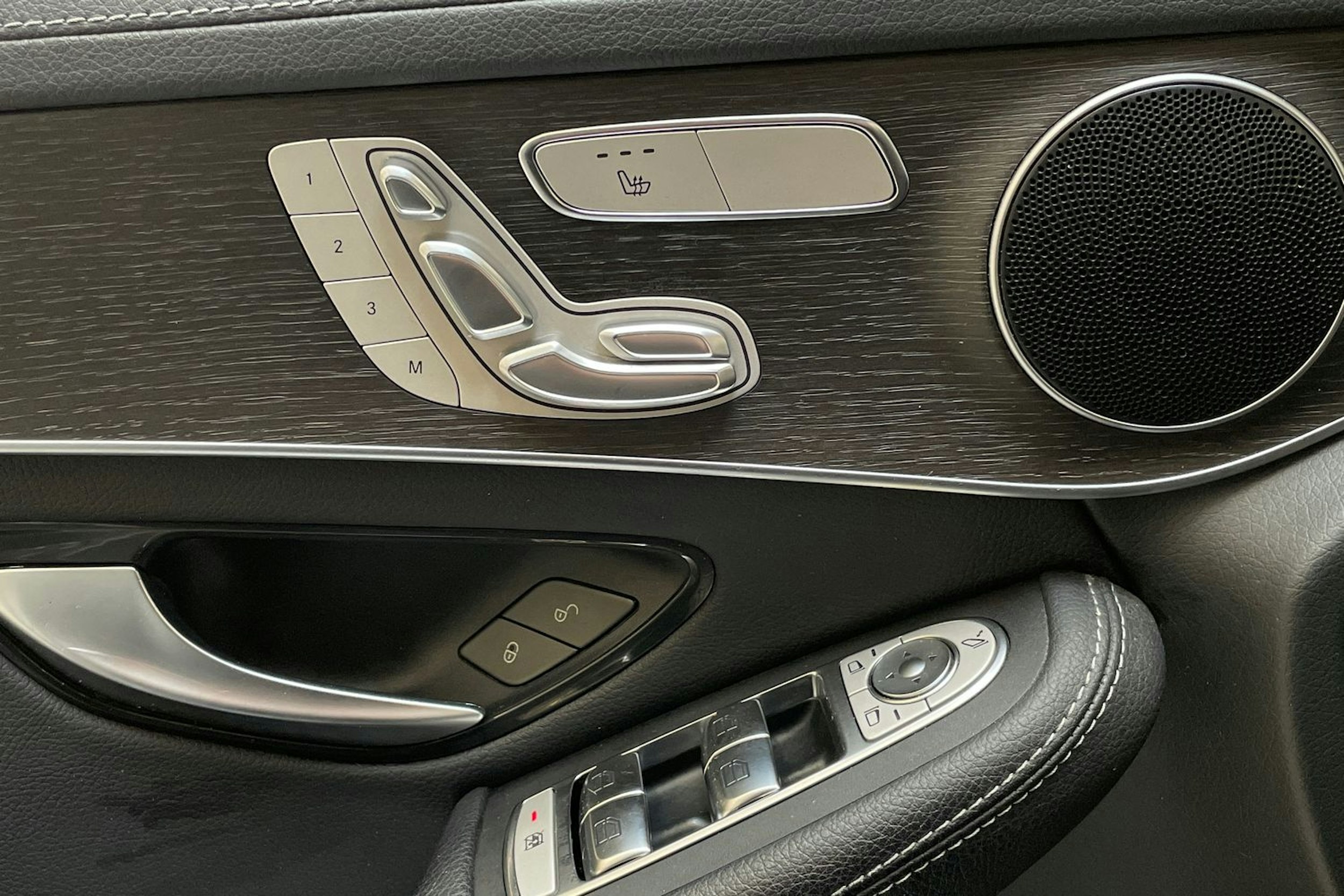 harmaa Mercedes-Benz GLC 2021 kuva 23.