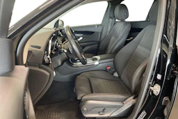 musta Mercedes-Benz GLC 2021 kuva 6.
