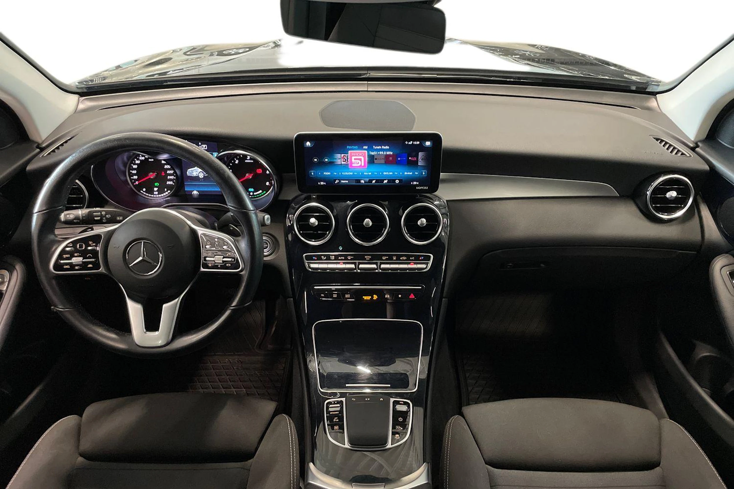 musta Mercedes-Benz GLC 2021 kuva 7.