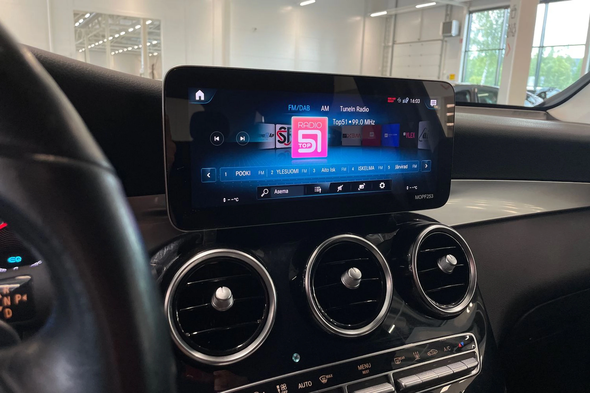 musta Mercedes-Benz GLC 2021 kuva 18.
