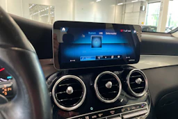 musta Mercedes-Benz GLC 2021 kuva 19.