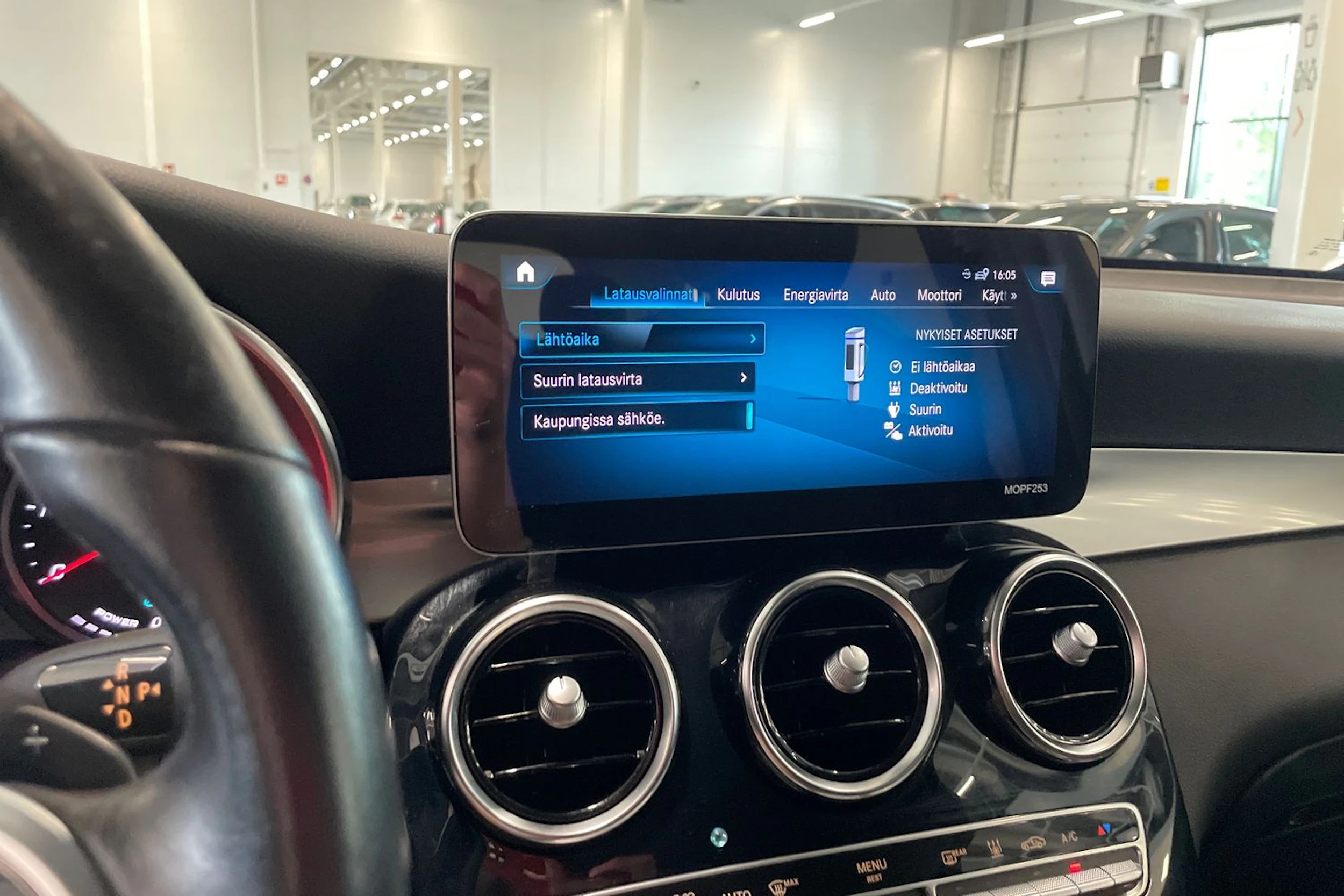 musta Mercedes-Benz GLC 2021 kuva 22.