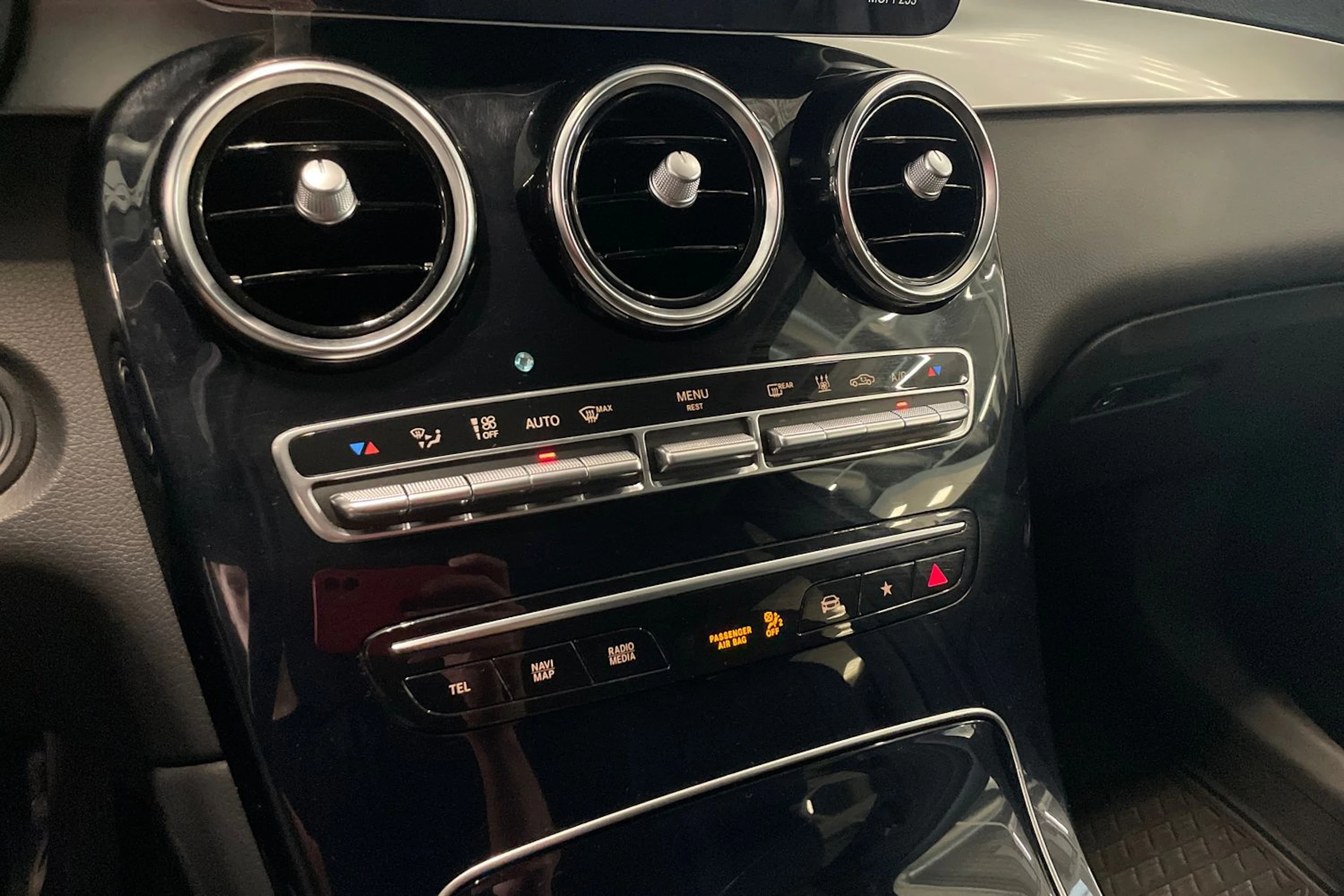 musta Mercedes-Benz GLC 2021 kuva 27.