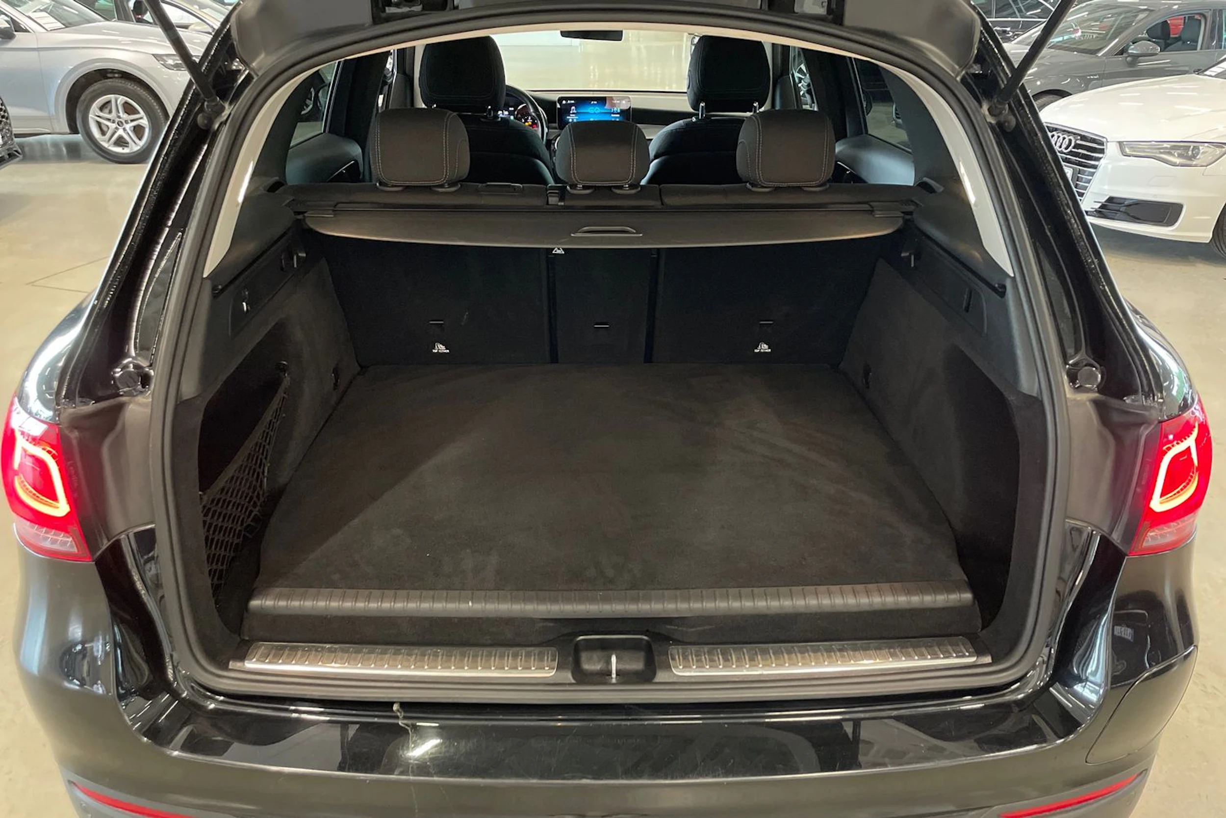 musta Mercedes-Benz GLC 2021 kuva 29.
