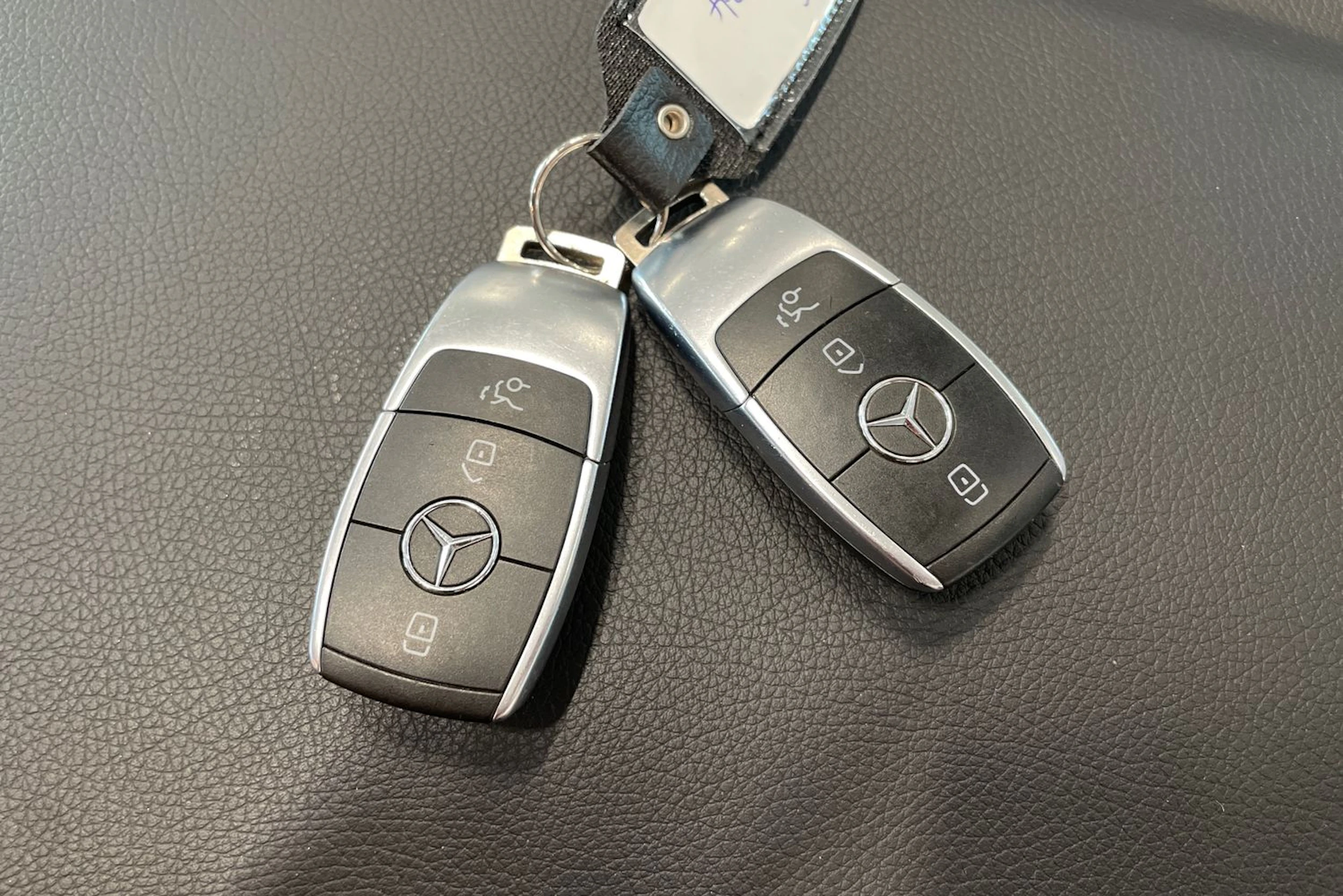 musta Mercedes-Benz GLC 2021 kuva 34.