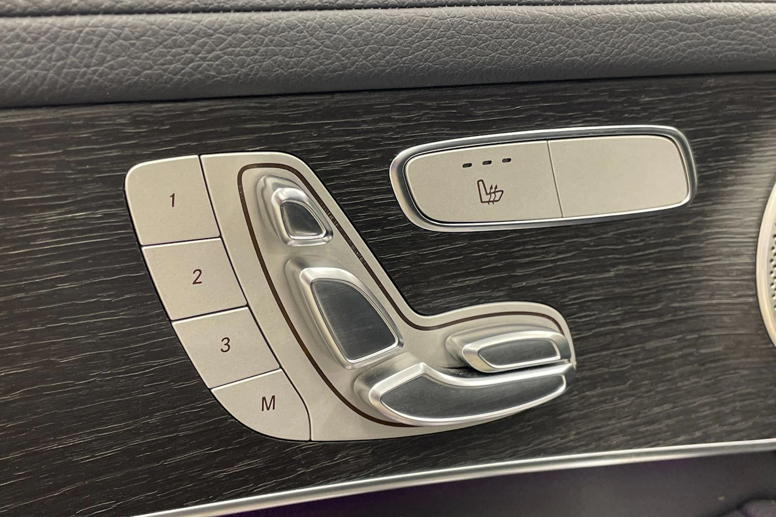 harmaa Mercedes-Benz GLC 2021 kuva 13.