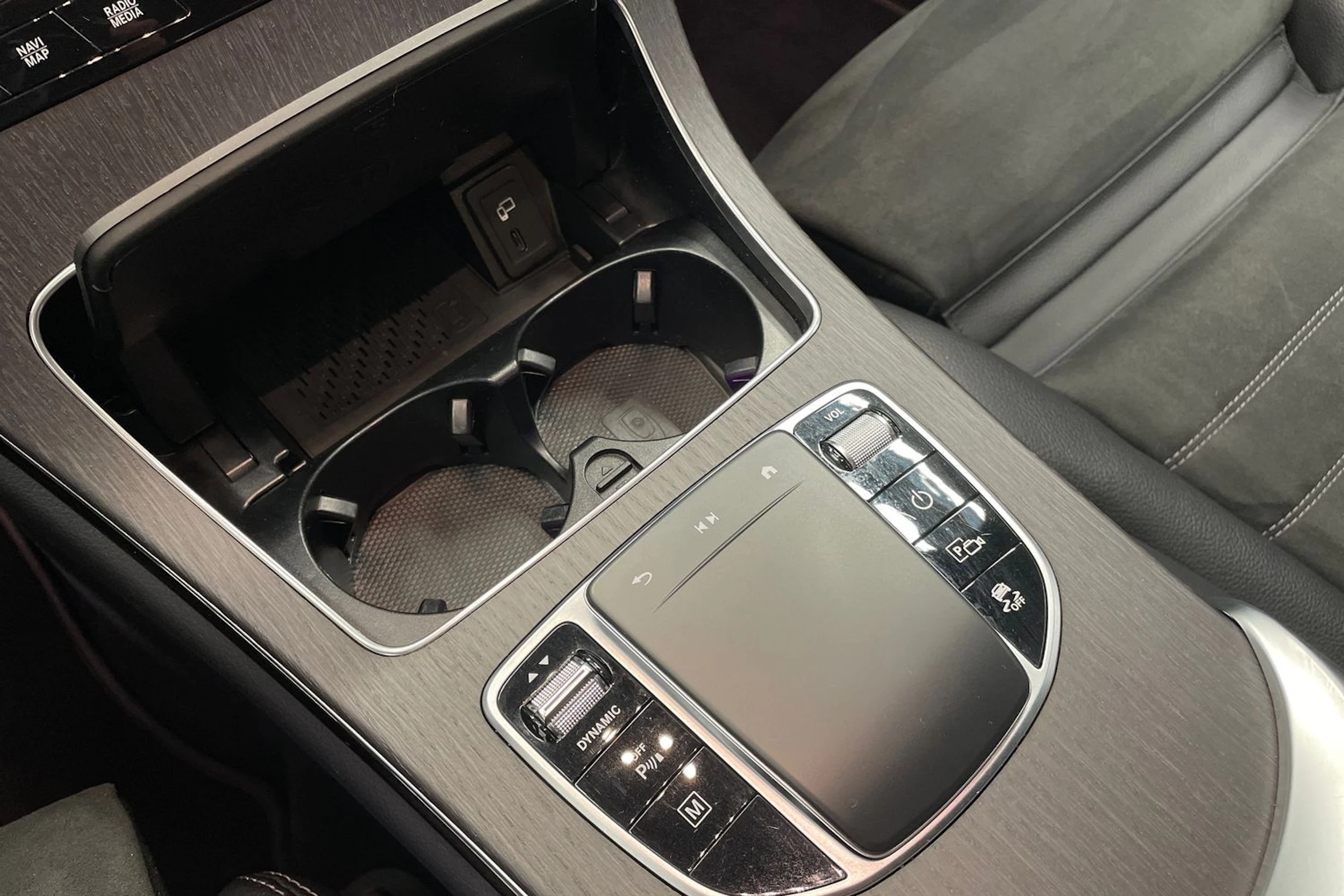 harmaa Mercedes-Benz GLC 2021 kuva 20.